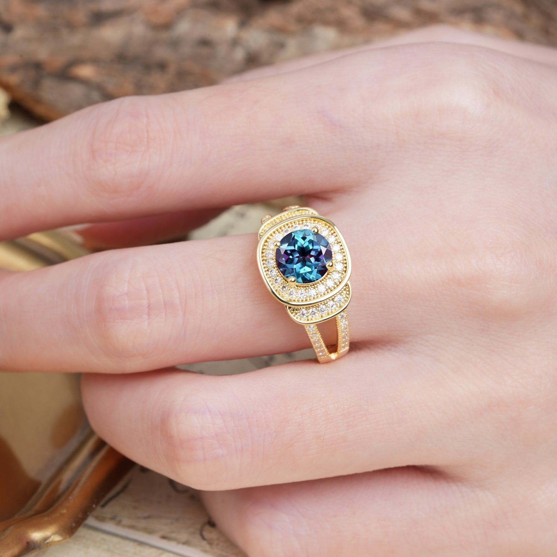Luxurious & Classic Vintage Stackable 4-Prong Round Cut Alexandrite Engagement Ring - Additional view