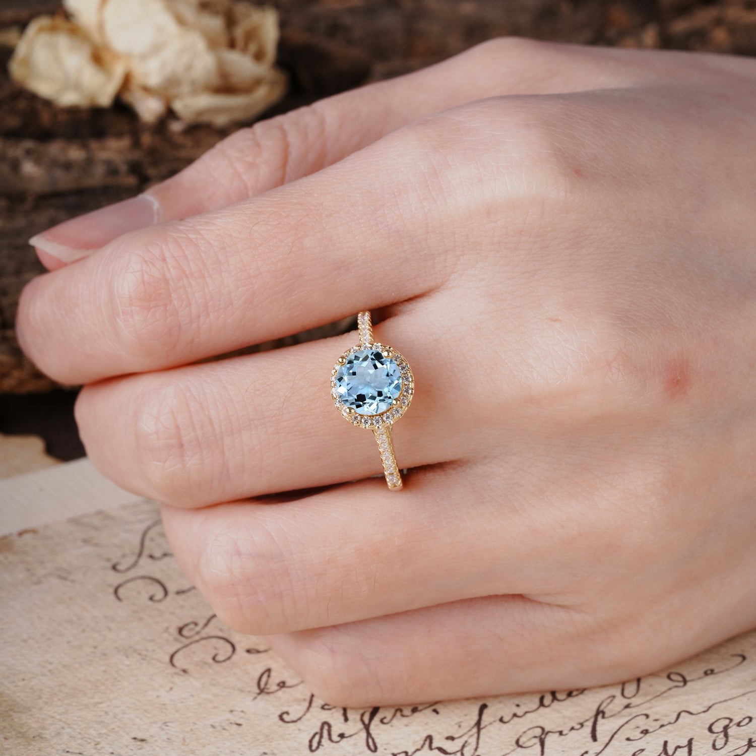 Luxurious, Vintage, Dazzling 4-Prong Round-Cut Aquamarine Engagement Ring