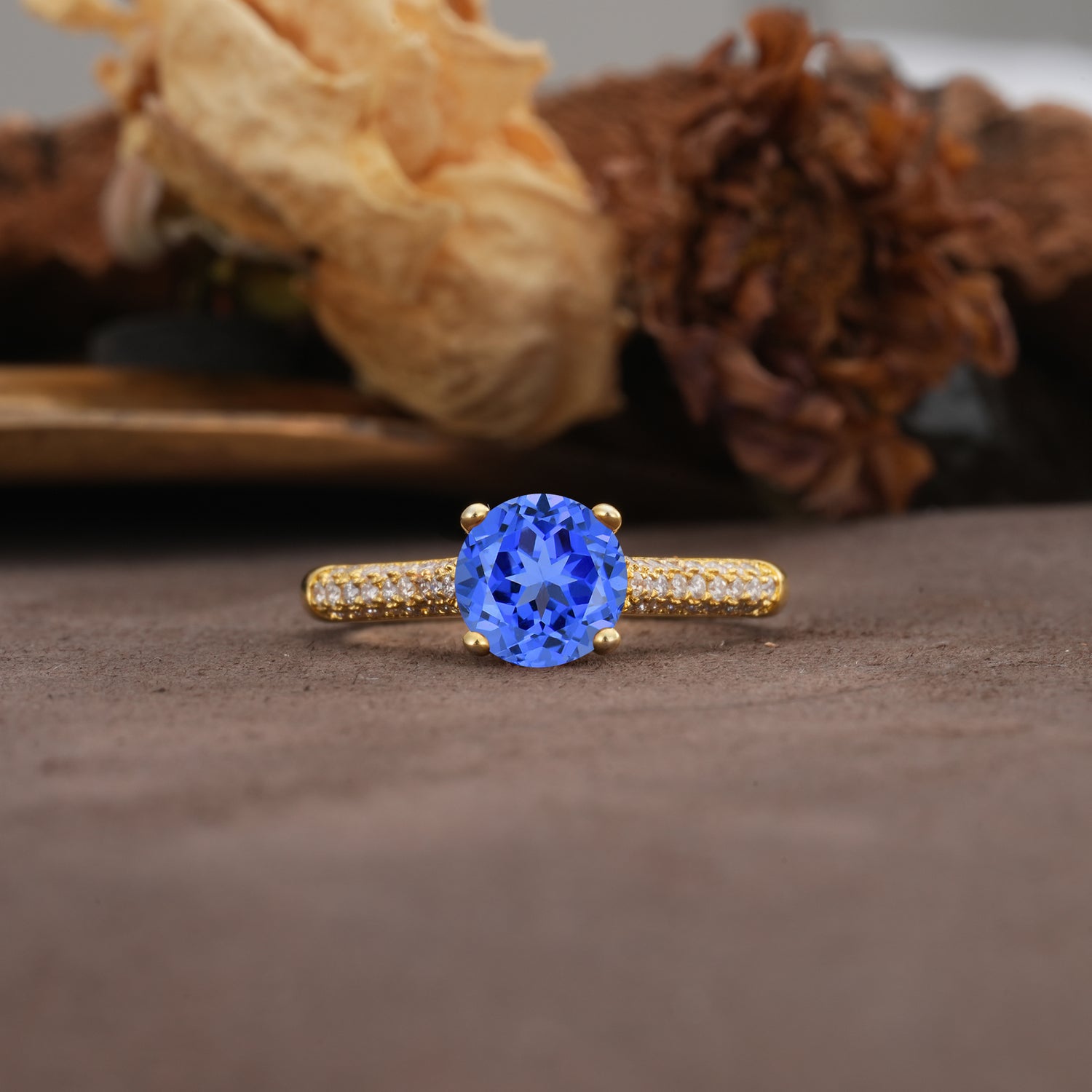 Luxurious Classic Simplicity 4-Prong Round Cut Sapphire Engagement Ring
