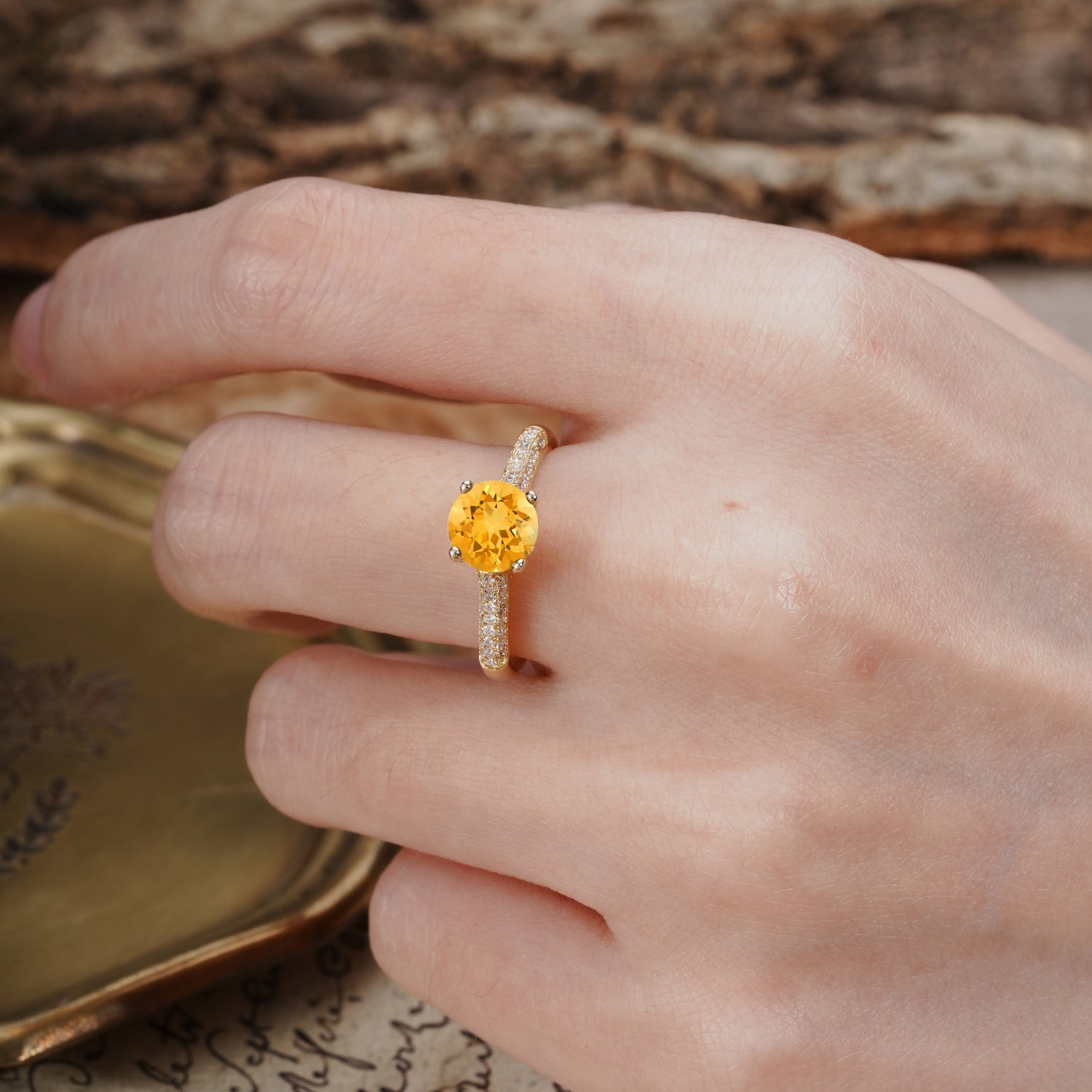 Luxurious Classic Simplicity 4-Prong Round Cut Citrine Engagement Ring