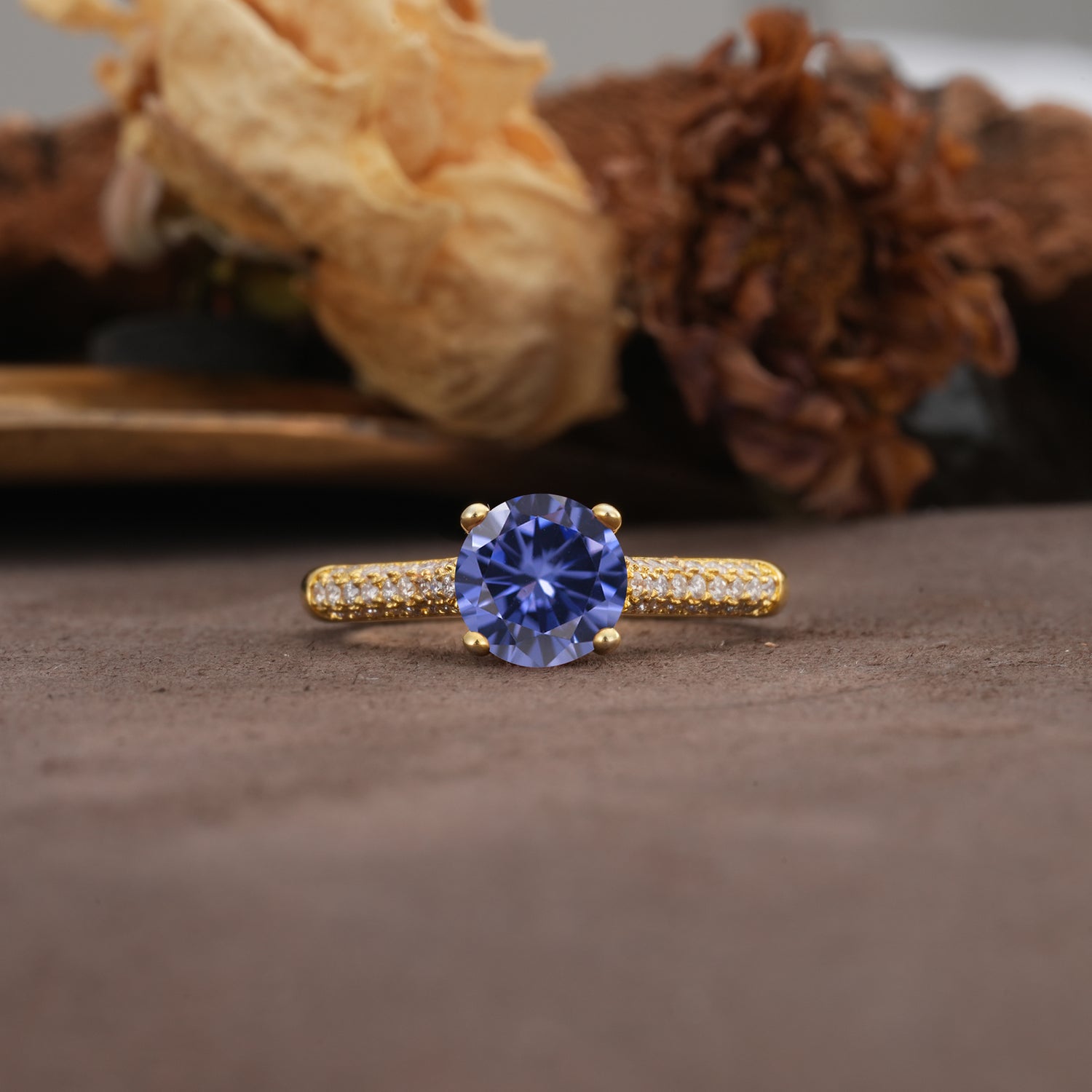Luxurious Classic Simplicity 4-Prong Round Cut Tanzanite Engagement Ring