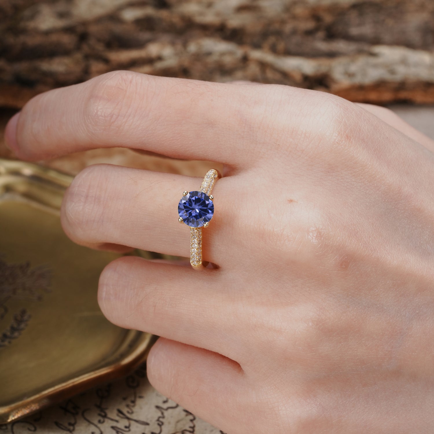 Luxurious Classic Simplicity 4-Prong Round Cut Tanzanite Engagement Ring
