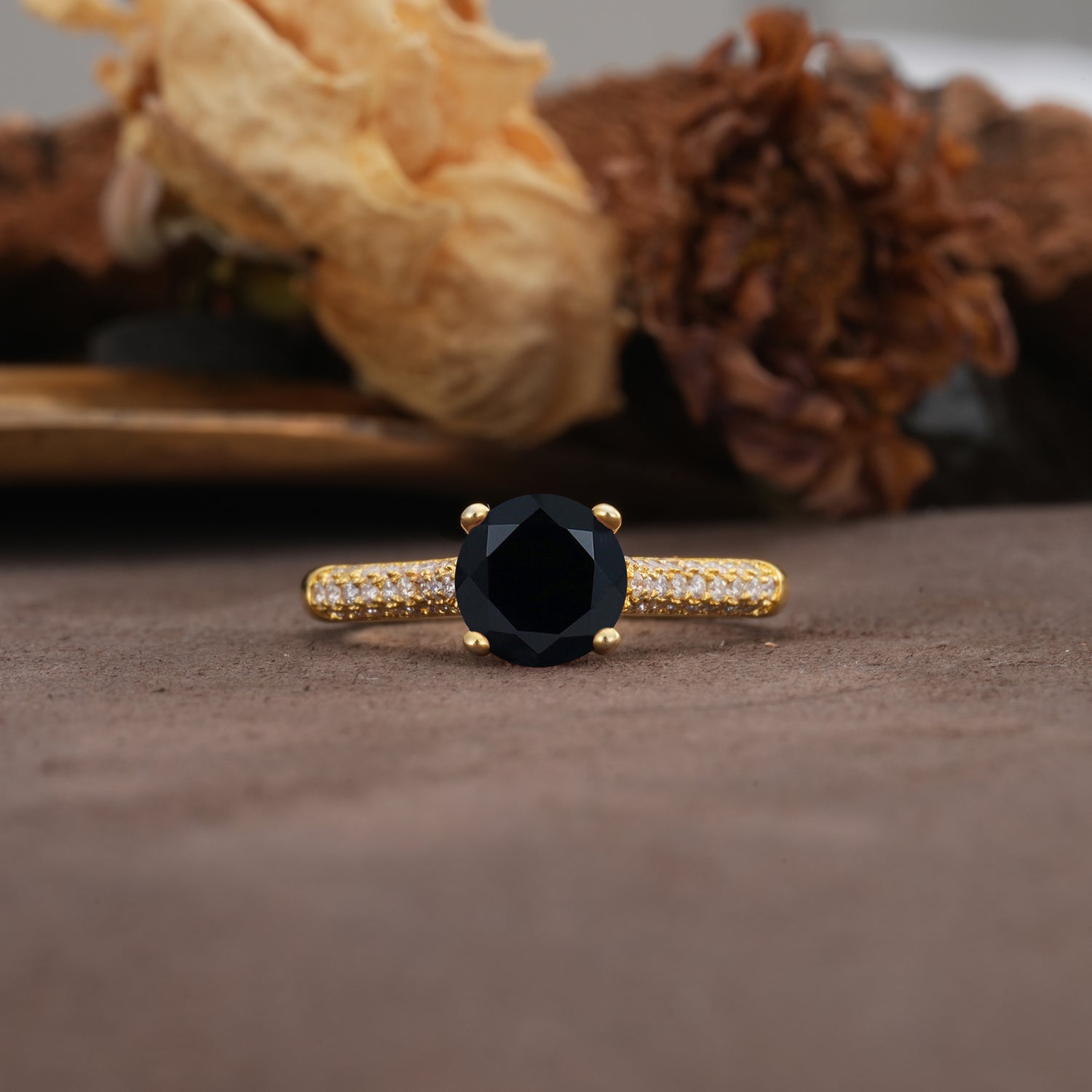 Luxurious Classic Simplicity 4-Prong Round Cut Black Onyx Engagement Ring