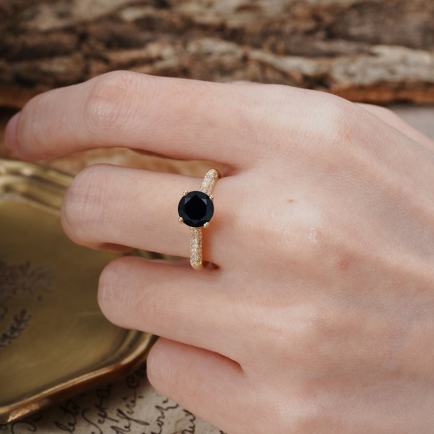 Luxurious Classic Simplicity 4-Prong Round Cut Black Onyx Engagement Ring