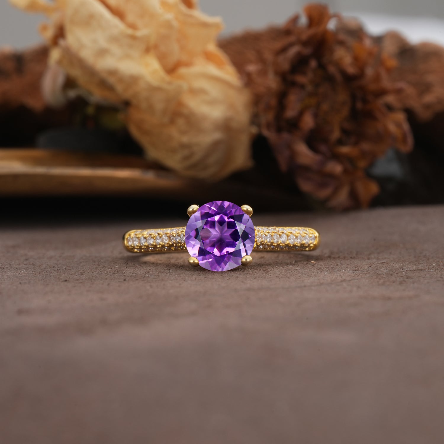 Luxurious Classic Simplicity 4-Prong Round Cut Amethyst Engagement Ring