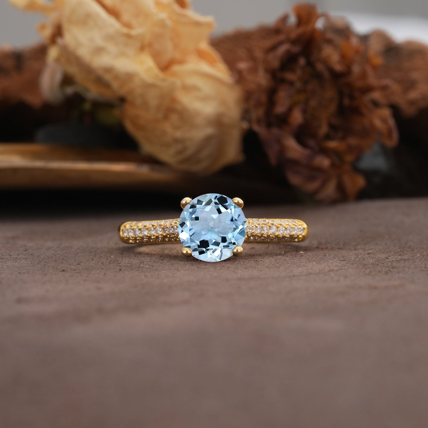 Luxurious Classic Simplicity 4-Prong Round Cut Aquamarine Engagement Ring