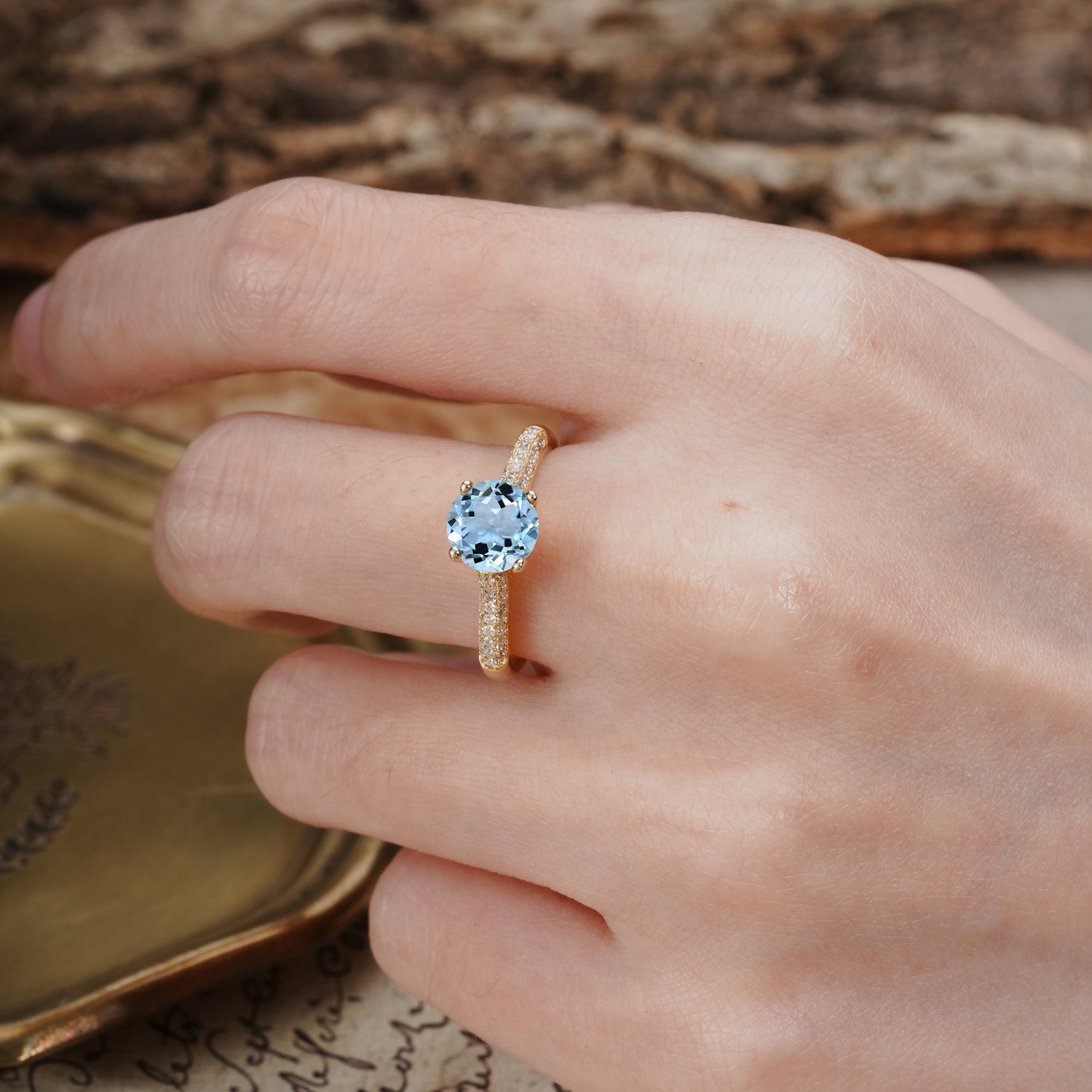 Luxurious Classic Simplicity 4-Prong Round Cut Aquamarine Engagement Ring