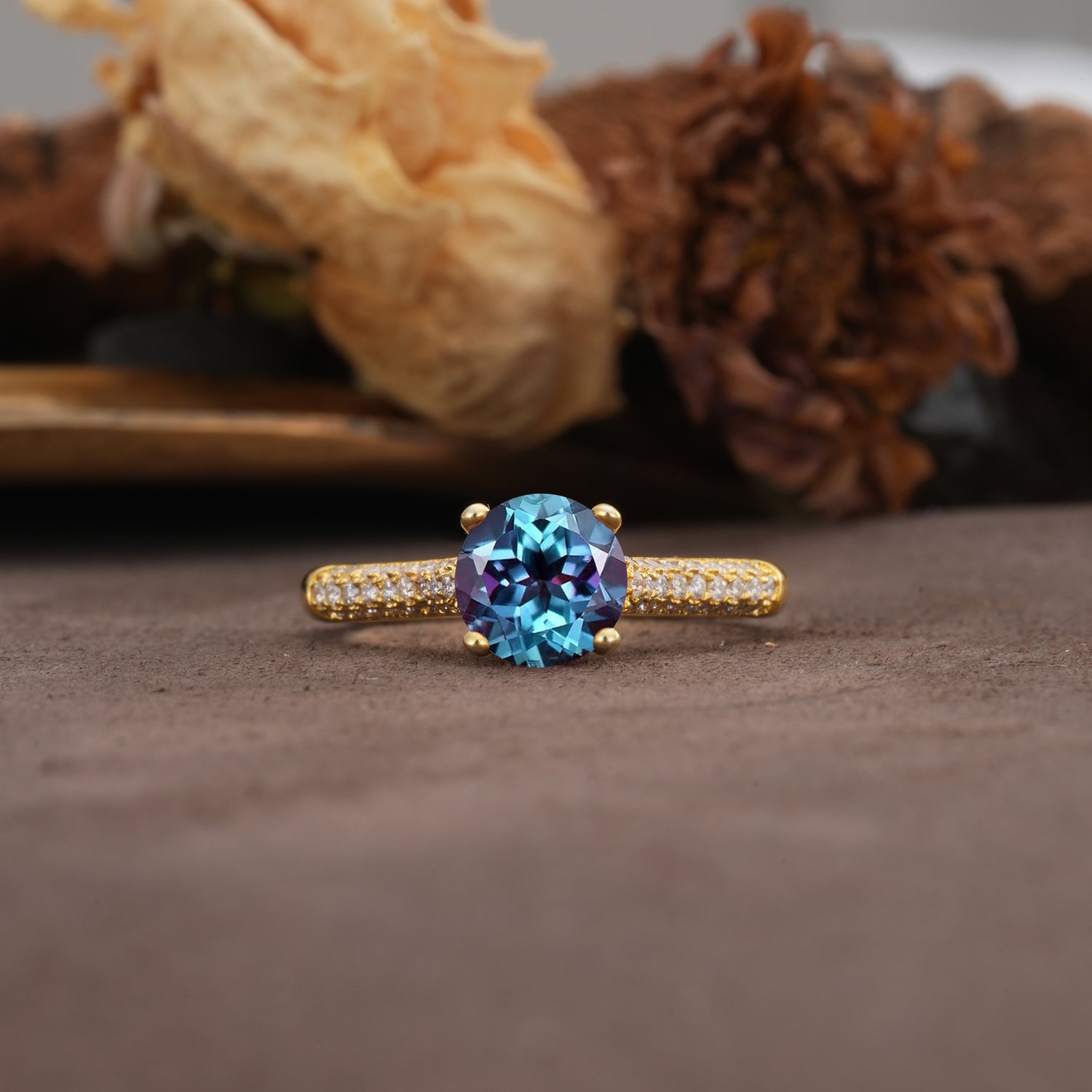 Luxurious Classic Simplicity 4-Prong Round Cut Alexandrite Engagement Ring