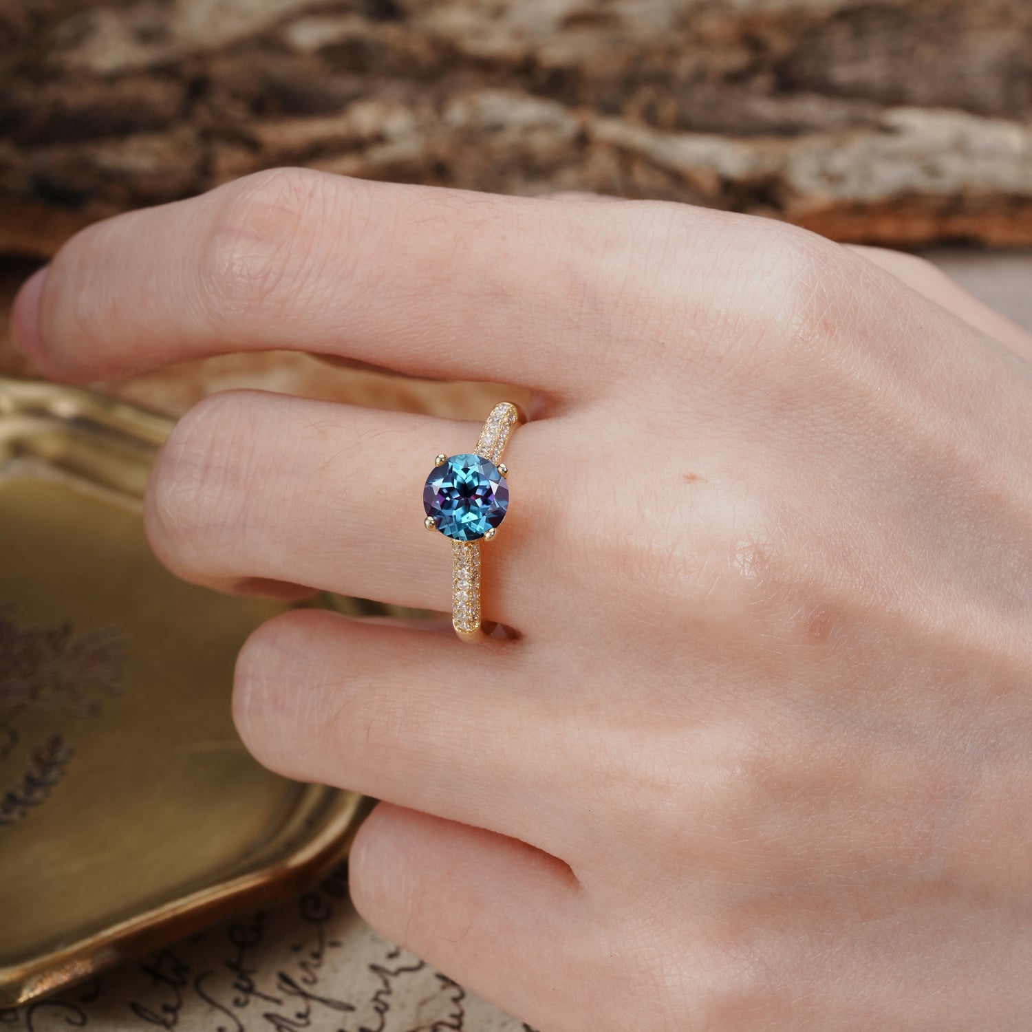 Luxurious Classic Simplicity 4-Prong Round Cut Alexandrite Engagement Ring