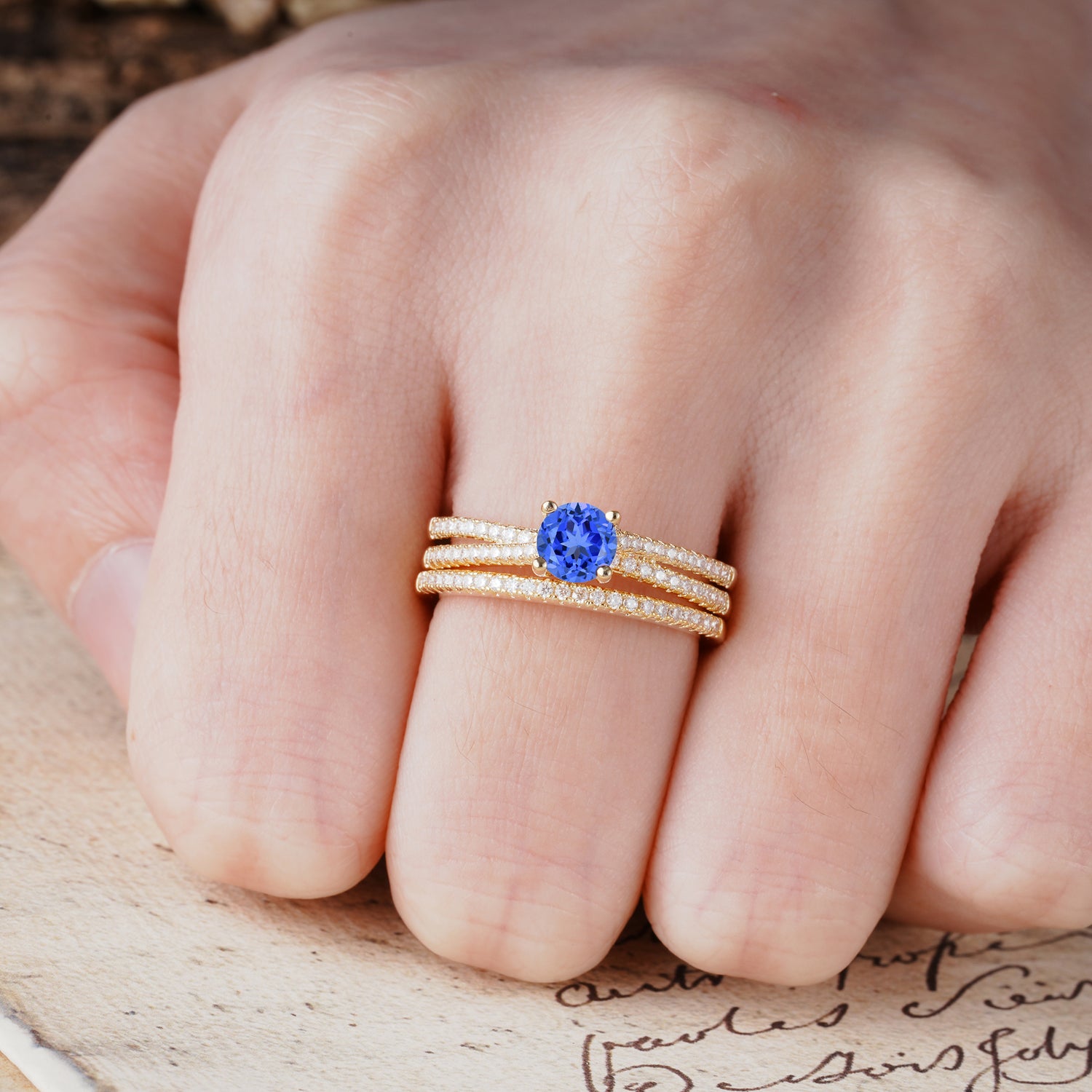 Luxurious Vintage 4-Prong Round-Cut Sapphire Bridal Ring Set