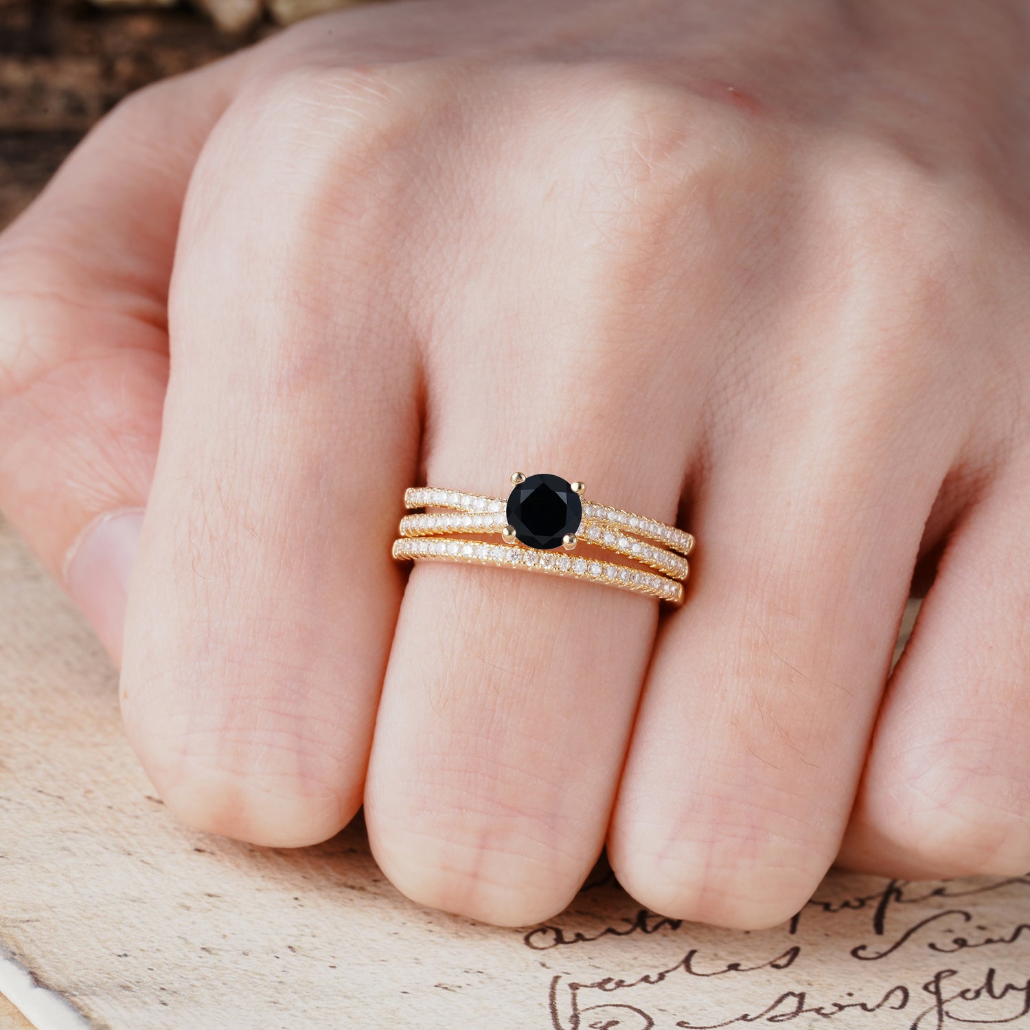 Luxurious Vintage 4-Prong Round-Cut Black Onyx Bridal Ring Set