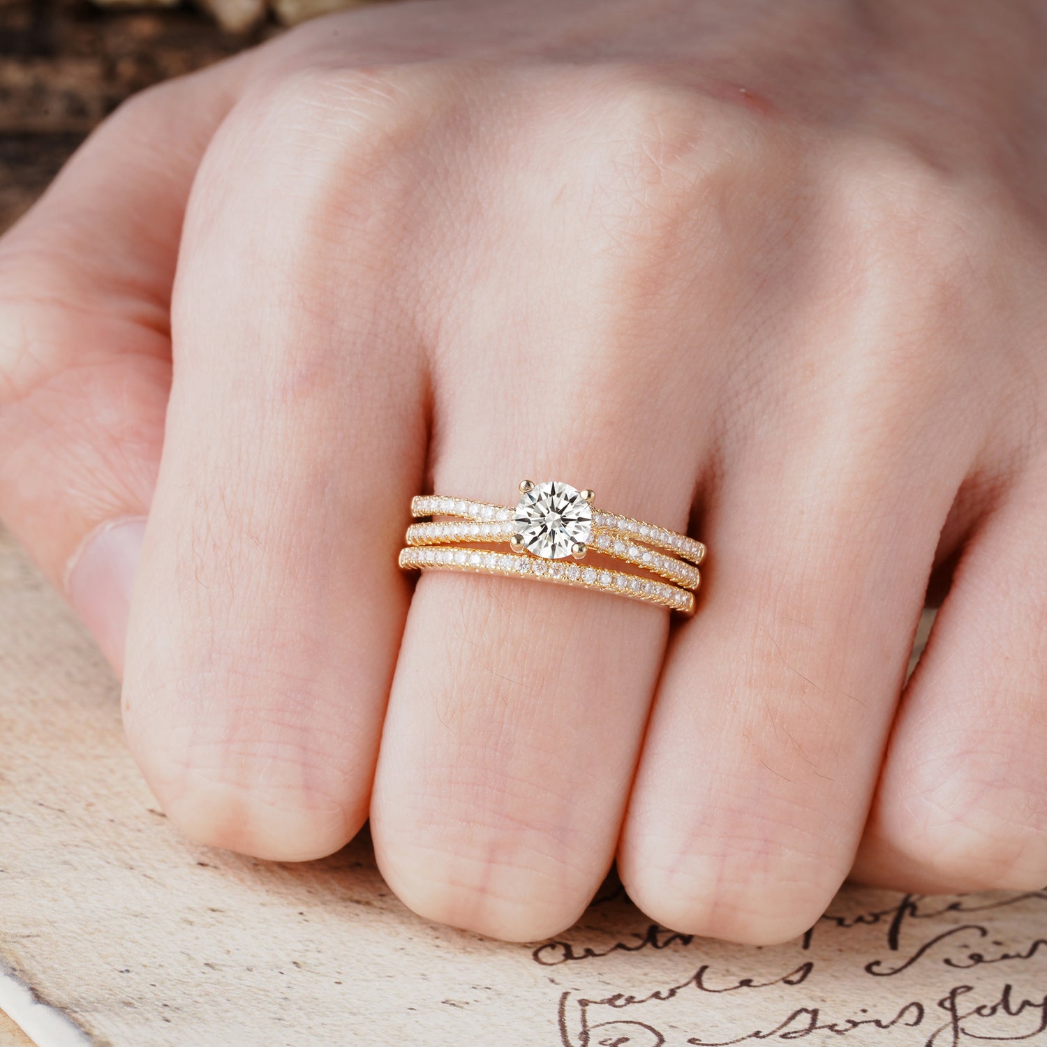 Luxurious Vintage 4-Prong Round-Cut Lab Diamond Bridal Ring Set