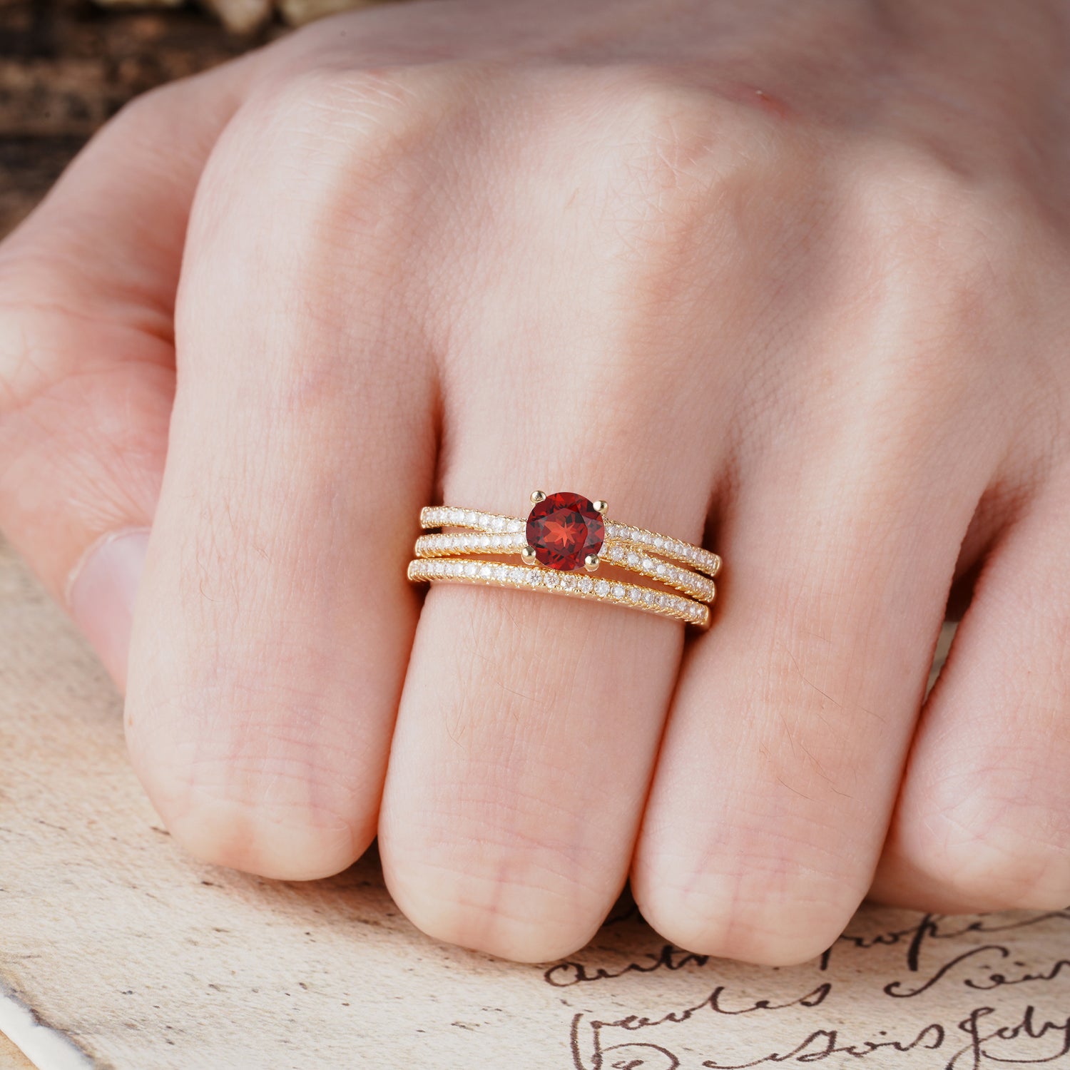Luxurious Vintage 4-Prong Round-Cut Garnet Bridal Ring Set