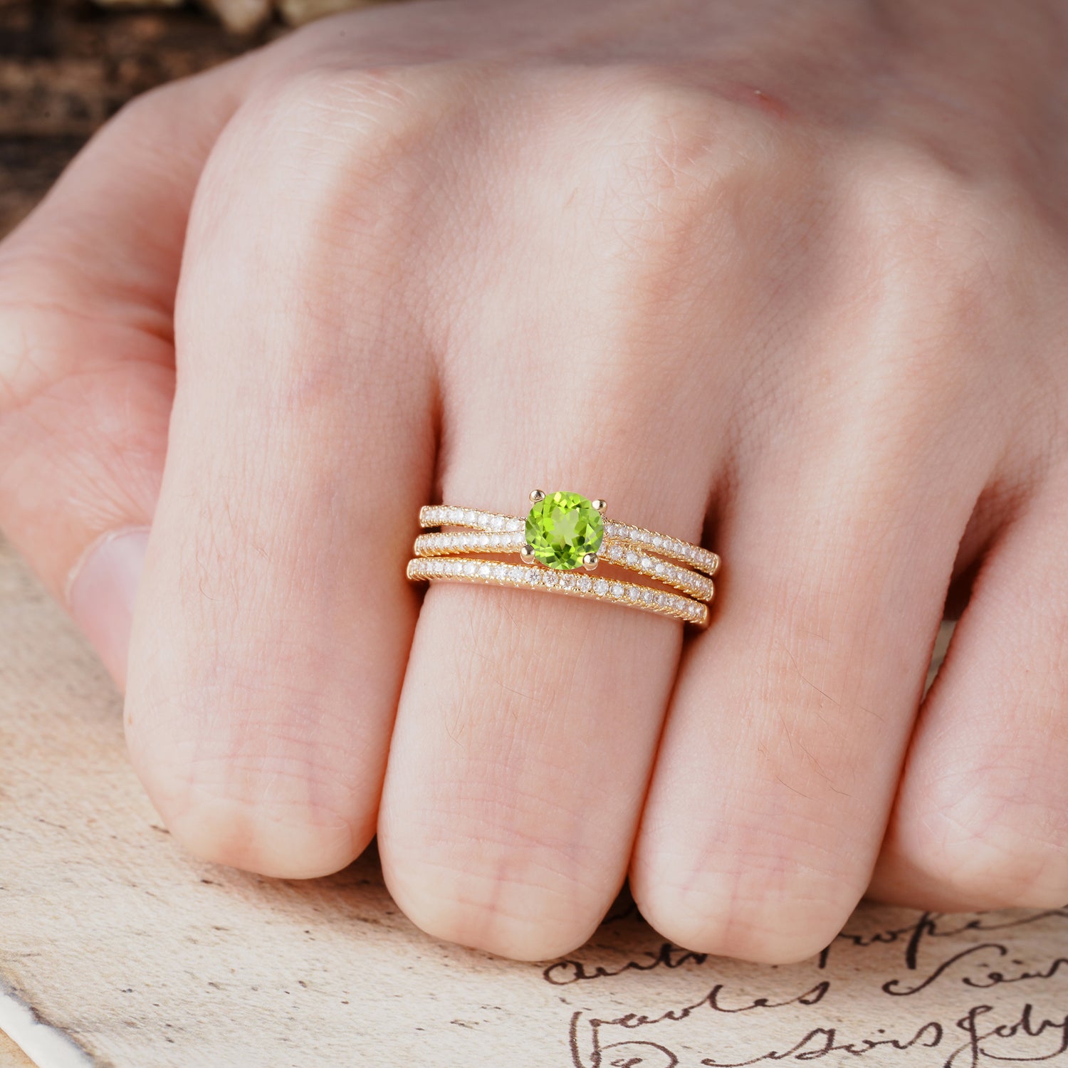 Luxurious Vintage 4-Prong Round-Cut Peridot Bridal Ring Set