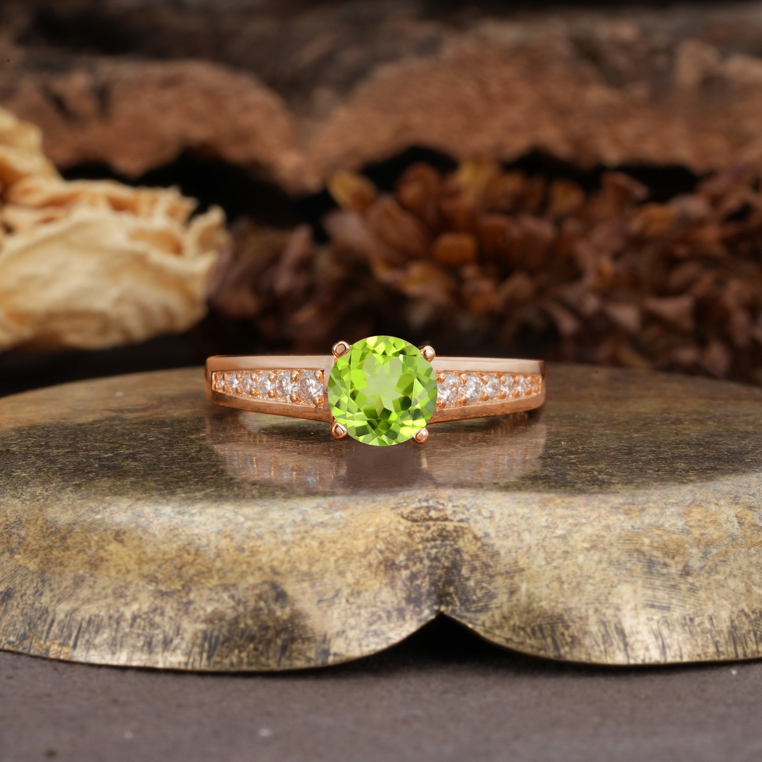 Retro-Minimalist 4-Prong Round Cut Peridot Engagement Ring - Additional view