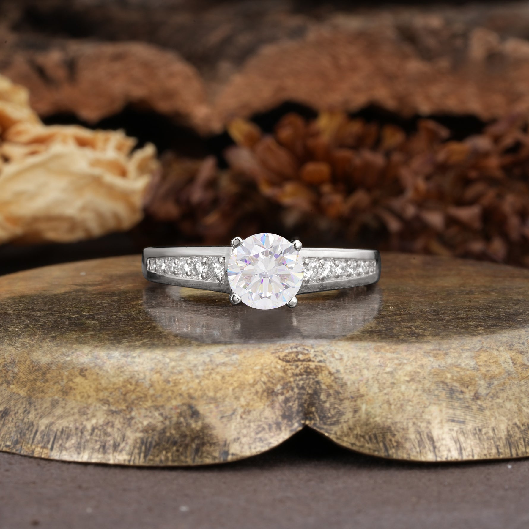 Retro-Minimalist 4-Prong Round Cut Moissanite Engagement Ring - Additional view
