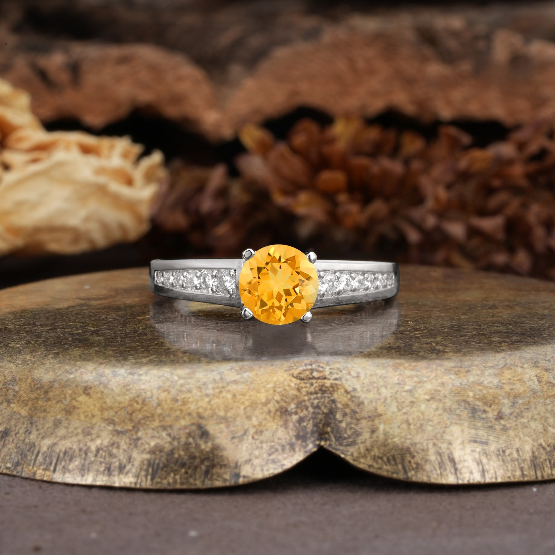 Retro-Minimalist 4-Prong Round Cut Citrine Engagement Ring - Additional view
