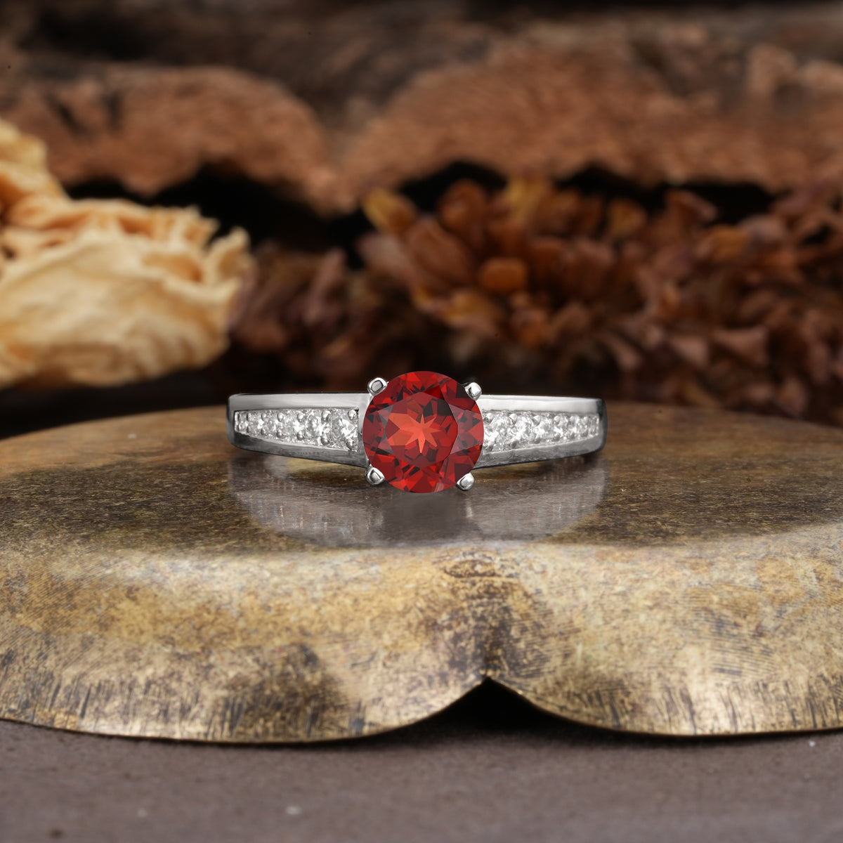 Retro-Minimalist 4-Prong Round Cut Garnet Engagement Ring - Additional view