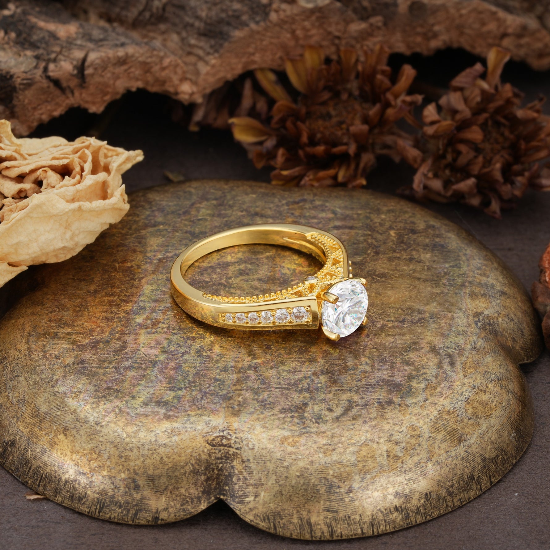 Retro-Minimalist 4-Prong Round Cut Moissanite Engagement Ring - Additional view