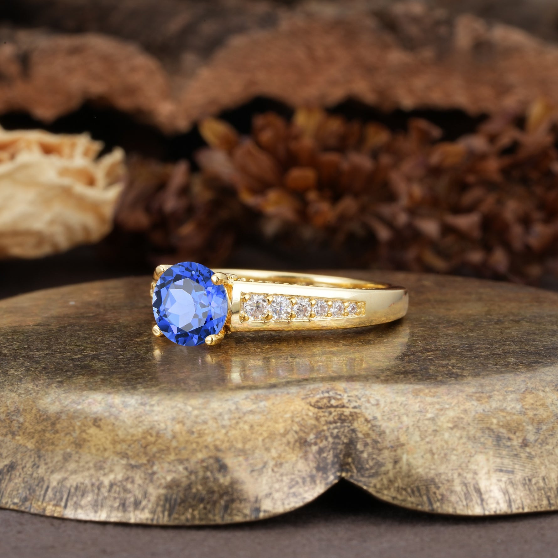 Retro-Minimalist 4-Prong Round Cut Sapphire Engagement Ring - Additional view