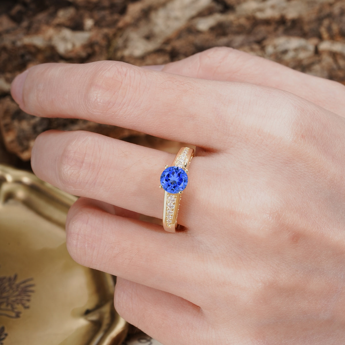 Retro-Minimalist 4-Prong Round Cut Sapphire Engagement Ring - Additional view
