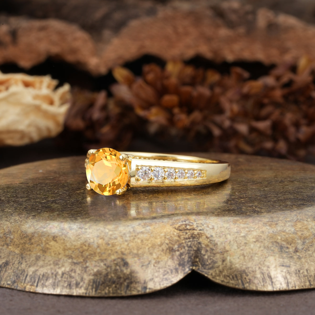 Retro-Minimalist 4-Prong Round Cut Citrine Engagement Ring - Additional view