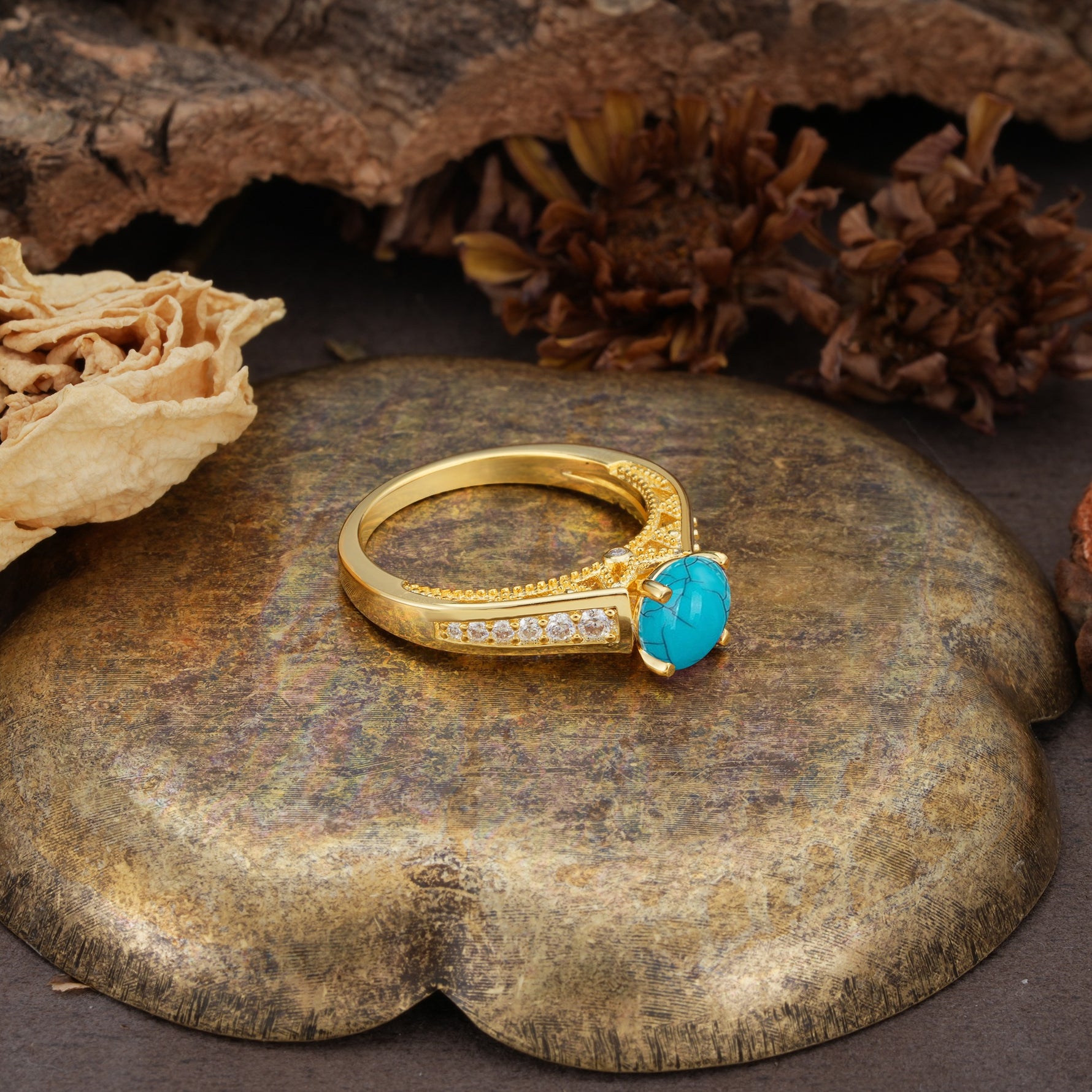 Retro-Minimalist 4-Prong Round Cut Turquoise Engagement Ring - Additional view