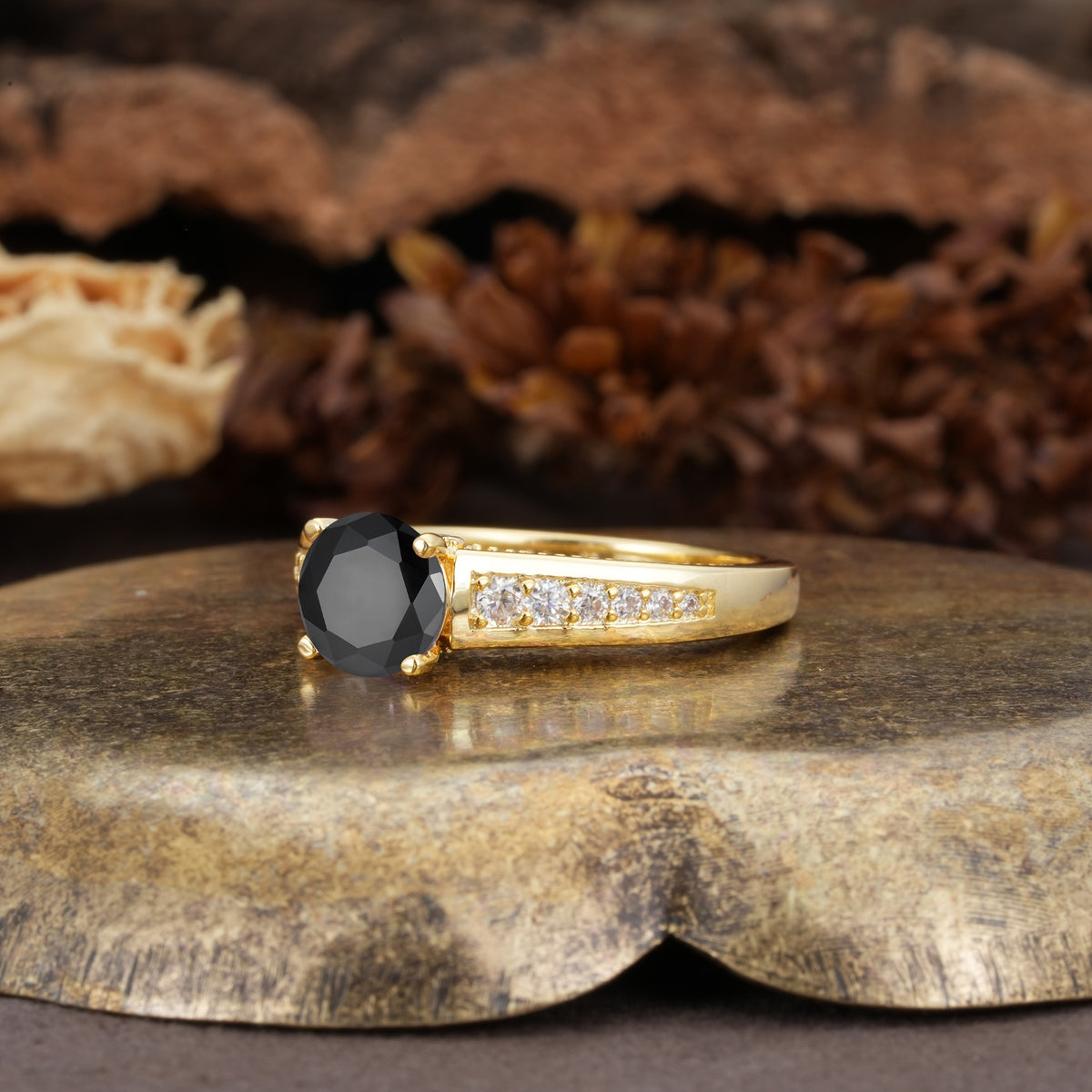 Retro-Minimalist 4-Prong Round Cut Black Onyx Engagement Ring - Additional view