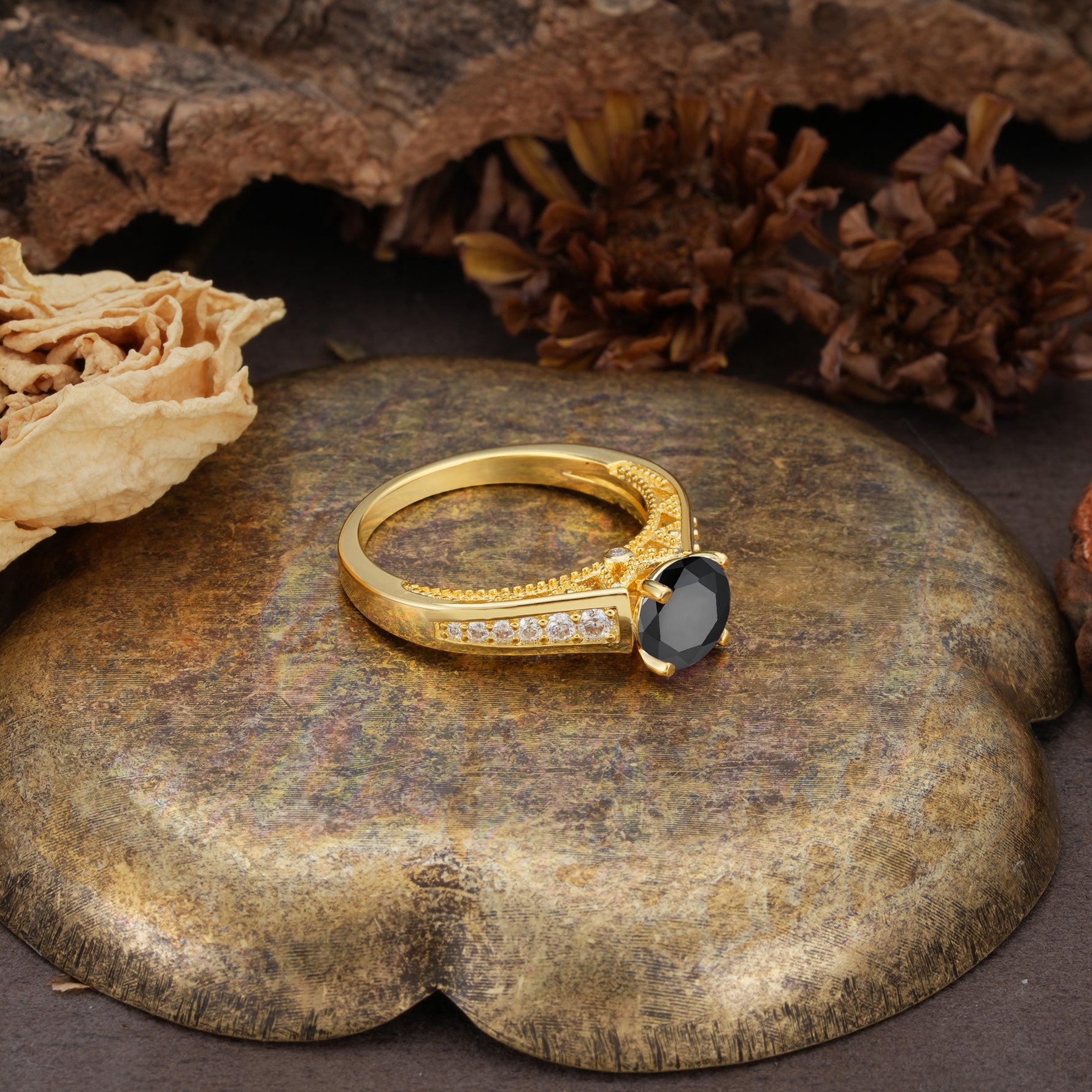 Retro-Minimalist 4-Prong Round Cut Black Onyx Engagement Ring - Additional view
