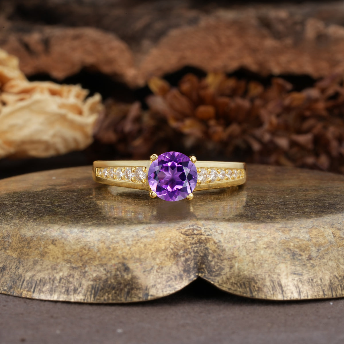 Retro-Minimalist 4-Prong Round Cut Amethyst Engagement Ring - Additional view