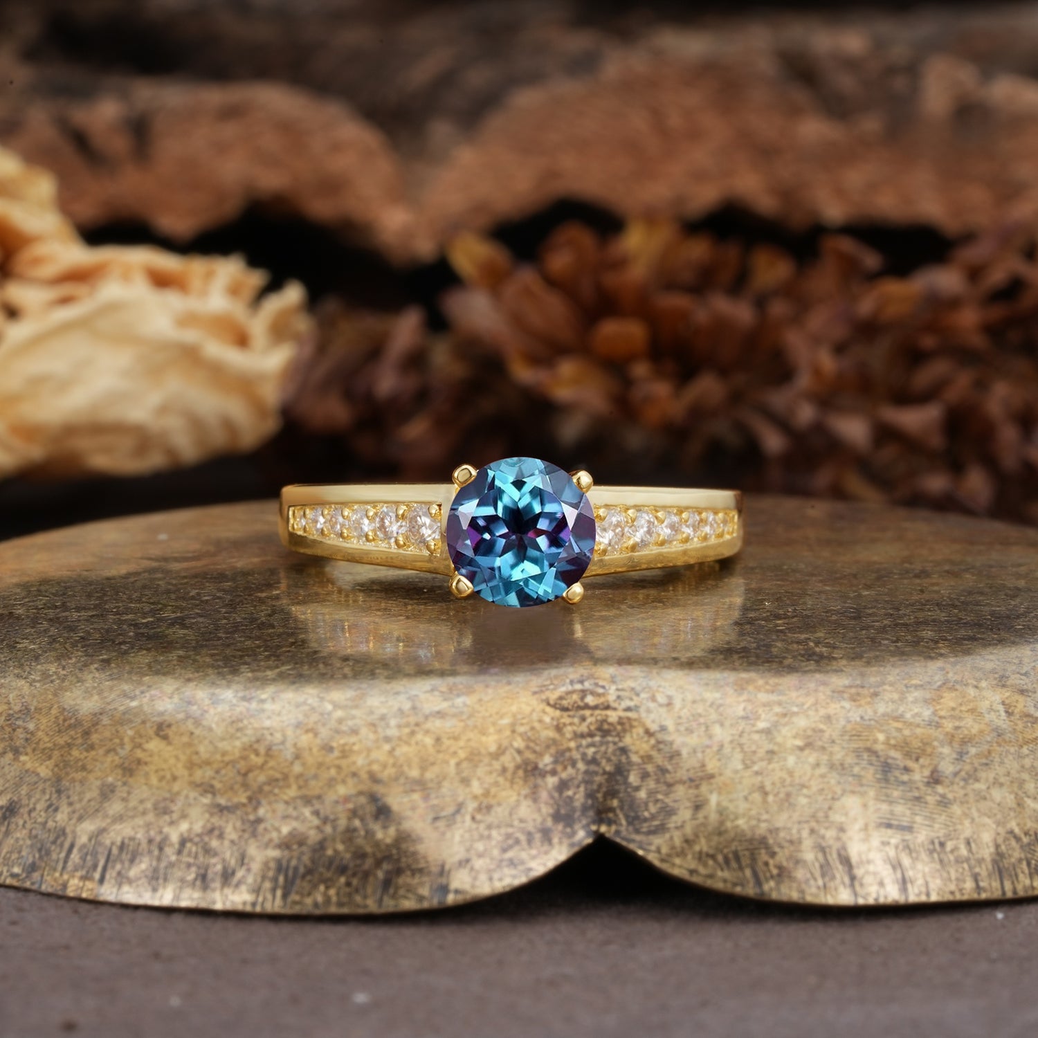 Retro-Minimalist 4-Prong Round Cut Alexandrite Engagement Ring