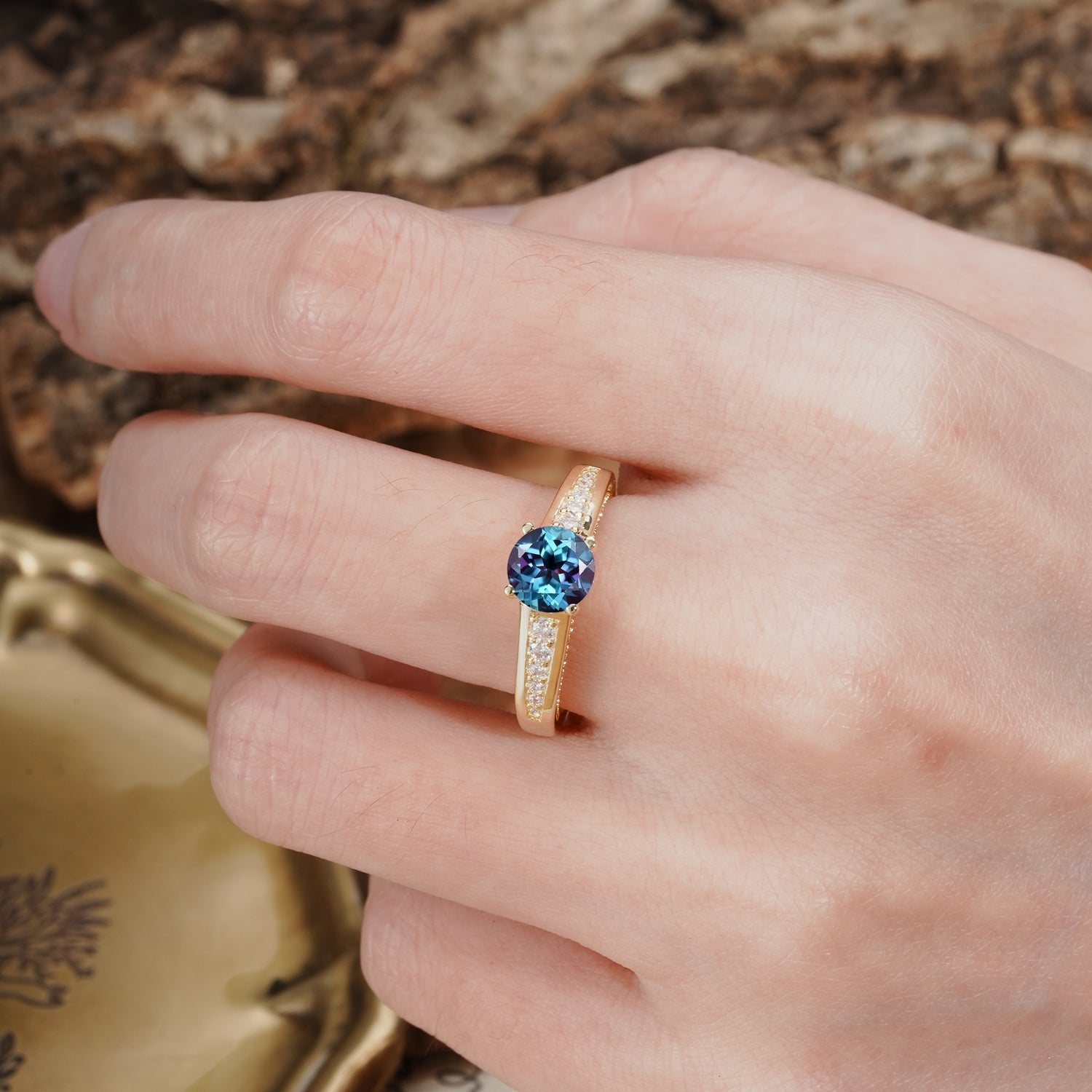 Retro-Minimalist 4-Prong Round Cut Alexandrite Engagement Ring