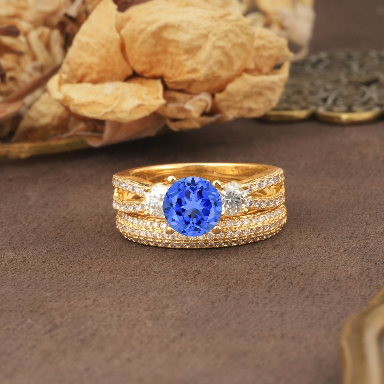 Luxurious and Unique 4-Prong Round Cut Sapphire Bridal Ring Set - Yellow-Gold