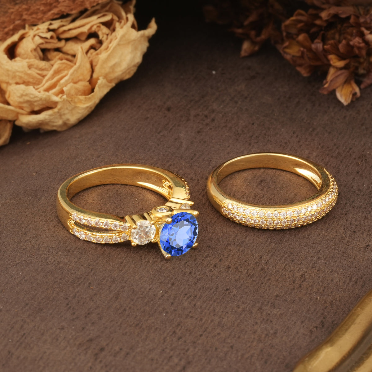 Luxurious and Unique 4-Prong Round Cut Sapphire Bridal Ring Set - Additional view