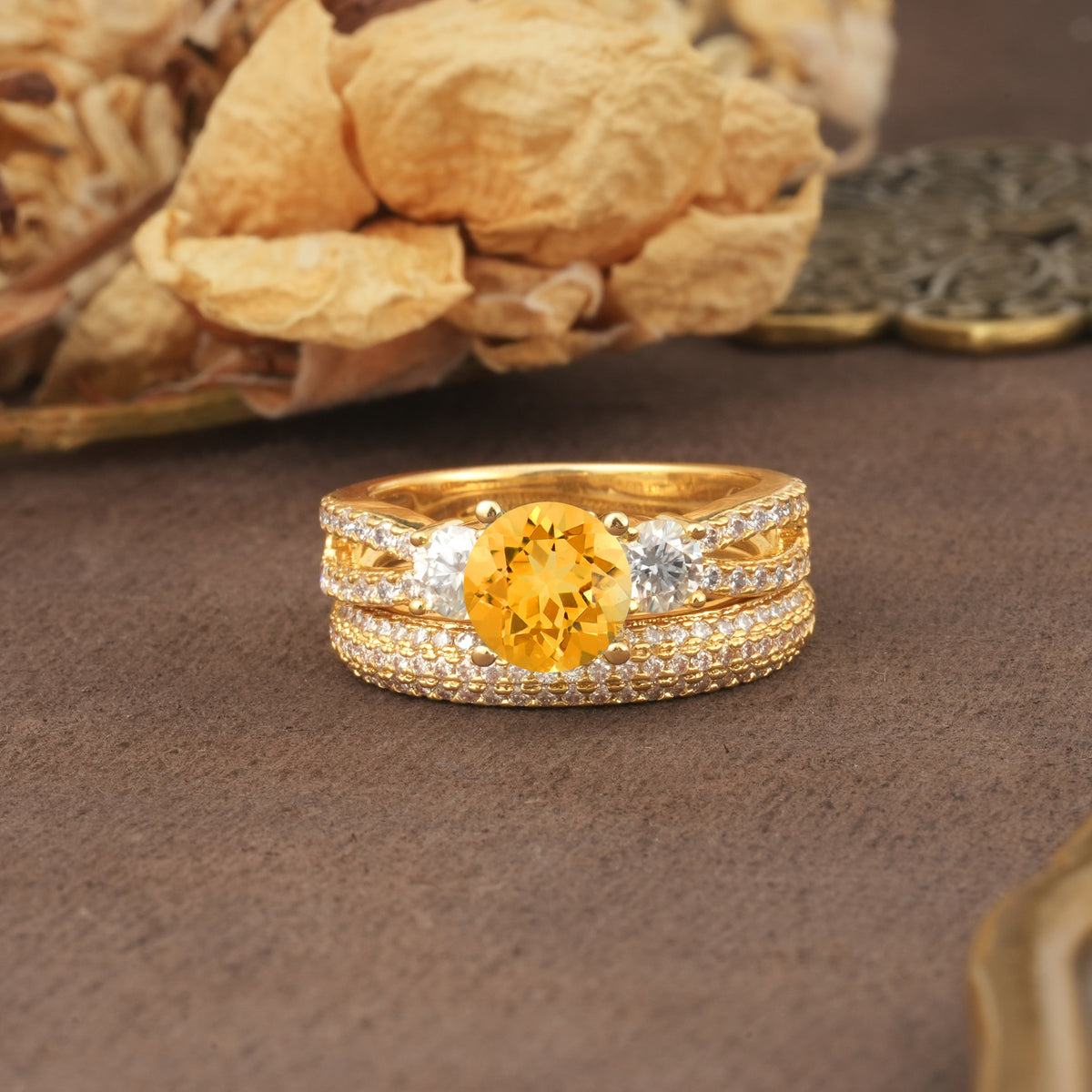 Luxurious and Unique 4-Prong Round Cut Citrine Bridal Ring Set - Yellow-Gold