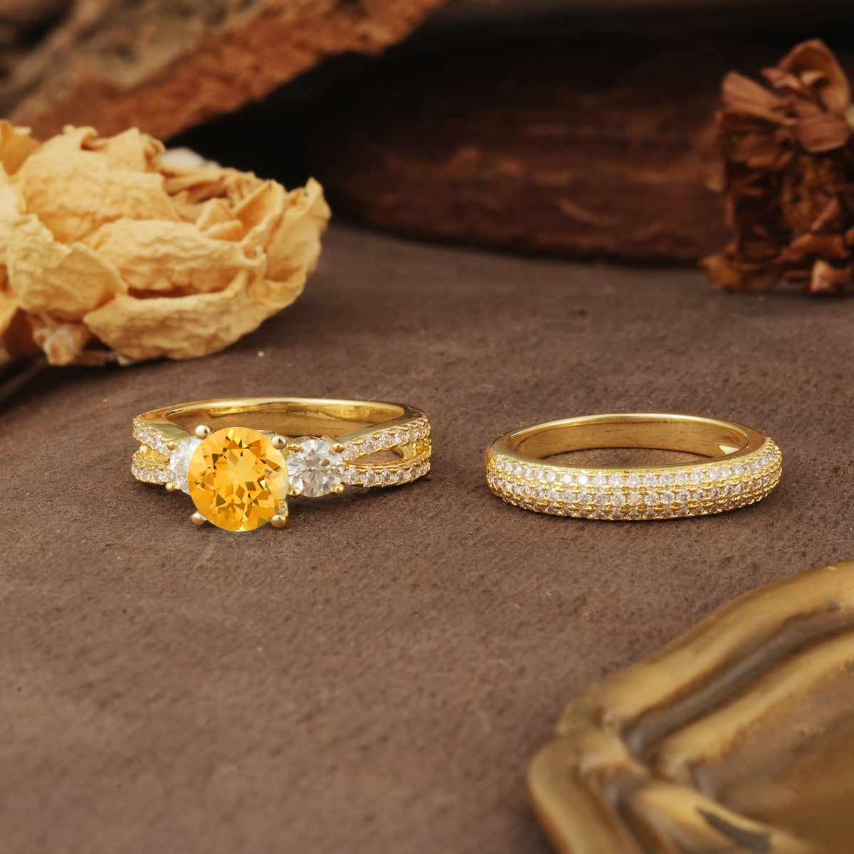 Luxurious and Unique 4-Prong Round Cut Citrine Bridal Ring Set - White-Gold