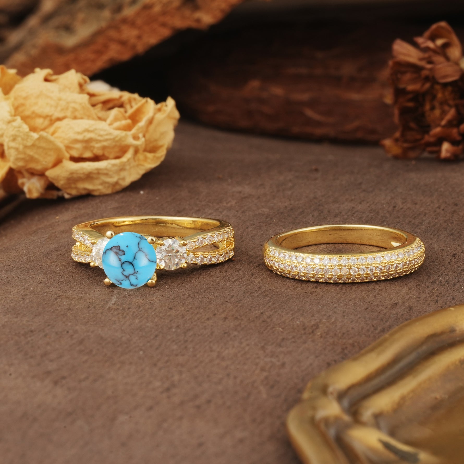 Luxurious and Unique 4-Prong Round Cut Turquoise Bridal Ring Set - White-Gold