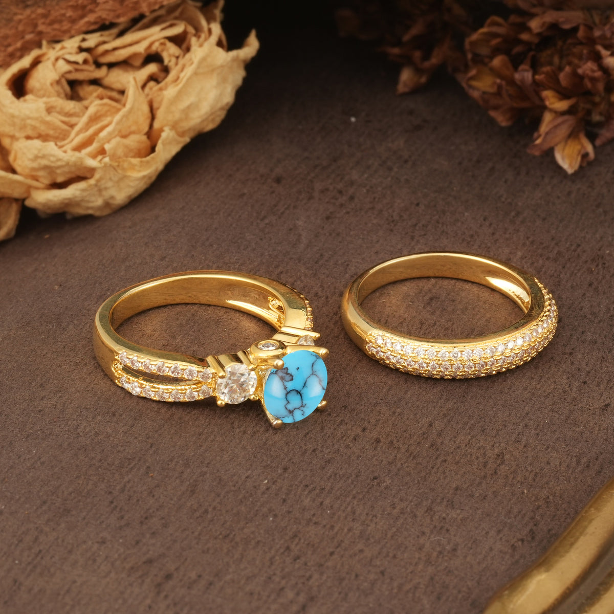 Luxurious and Unique 4-Prong Round Cut Turquoise Bridal Ring Set - Additional view