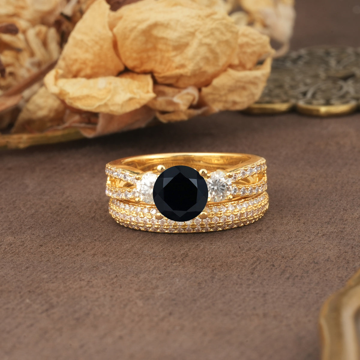 Luxurious and Unique 4-Prong Round Cut Black Onyx Bridal Ring Set - Yellow-Gold