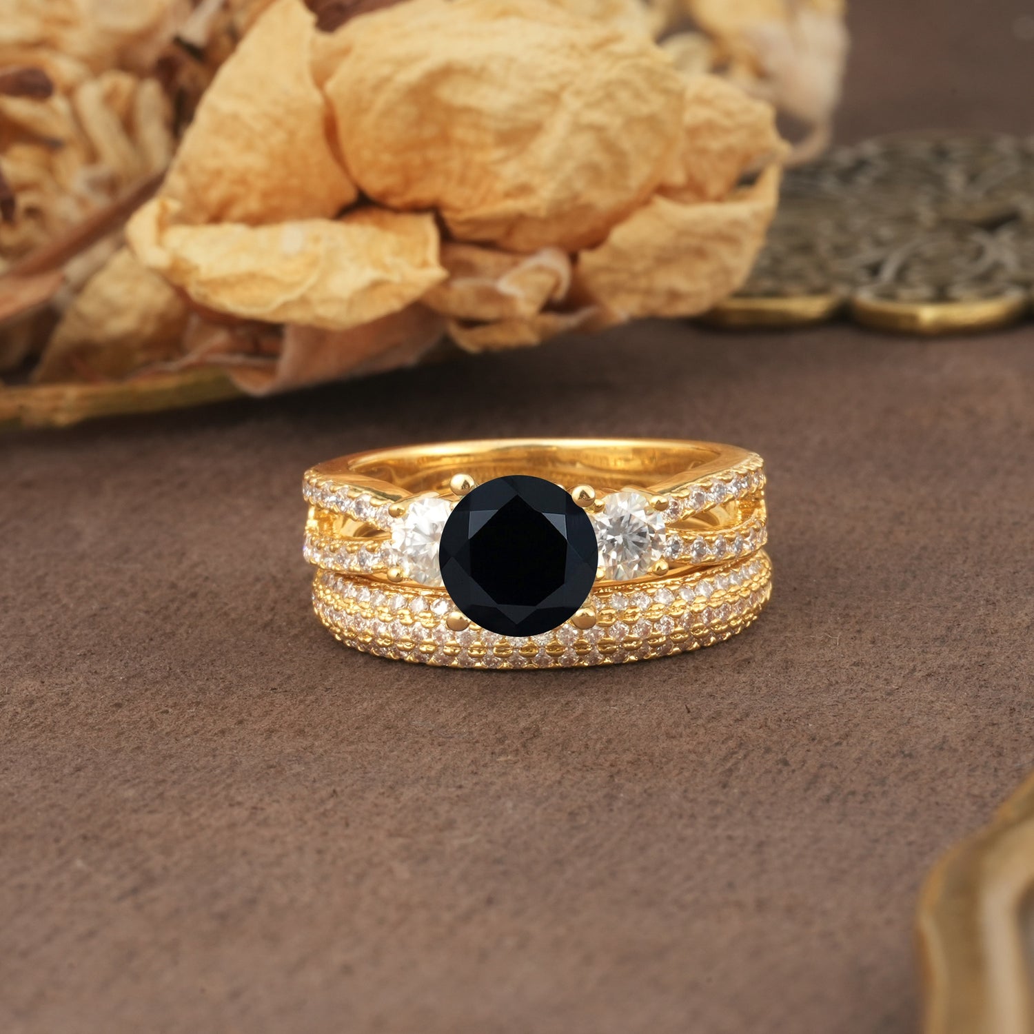 Luxurious and Unique 4-Prong Round Cut Black Onyx Bridal Ring Set - Yellow-Gold