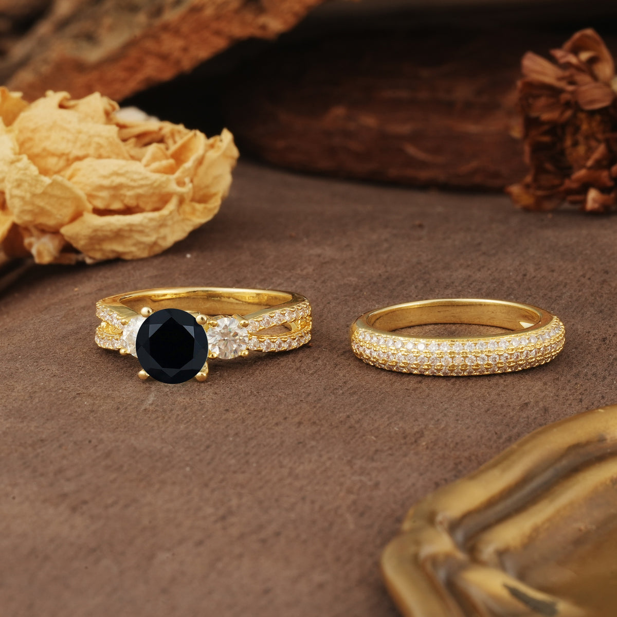 Luxurious and Unique 4-Prong Round Cut Black Onyx Bridal Ring Set - White-Gold