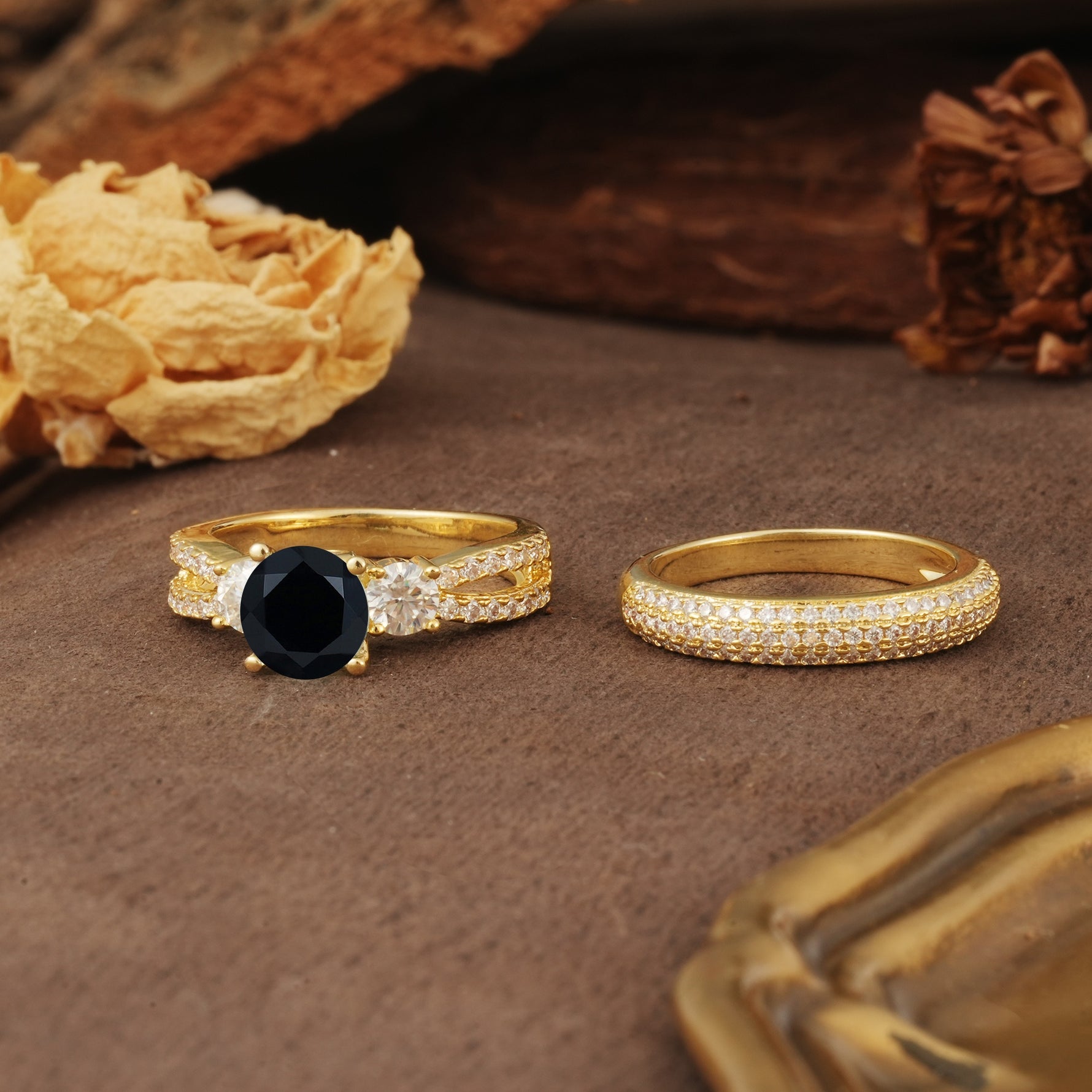 Luxurious and Unique 4-Prong Round Cut Black Onyx Bridal Ring Set - White-Gold