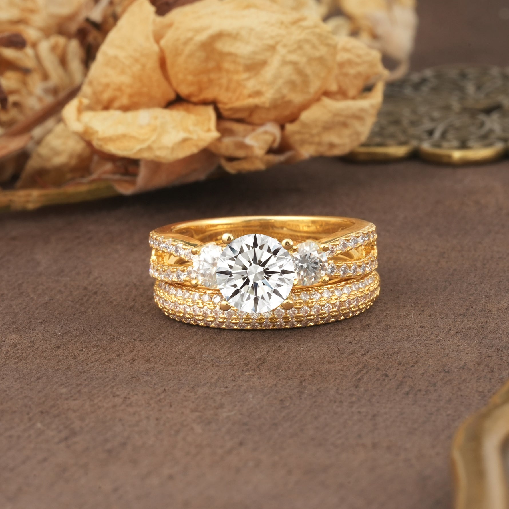 Luxurious and Unique 4-Prong Round Cut Lab Diamond Bridal Ring Set - Yellow-Gold