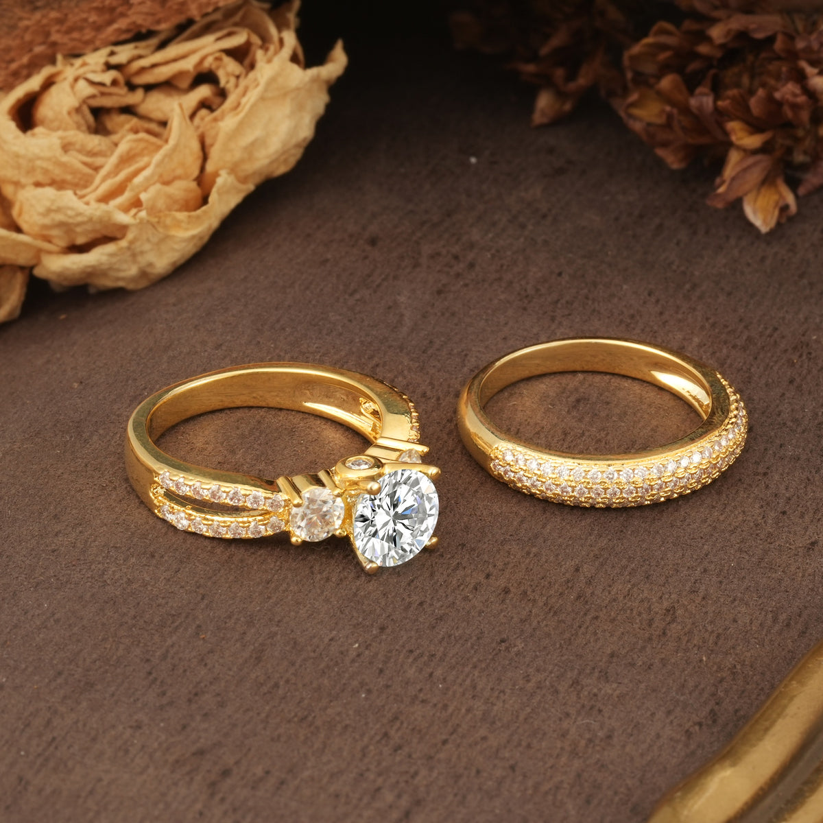 Luxurious and Unique 4-Prong Round Cut Lab Diamond Bridal Ring Set - Additional view