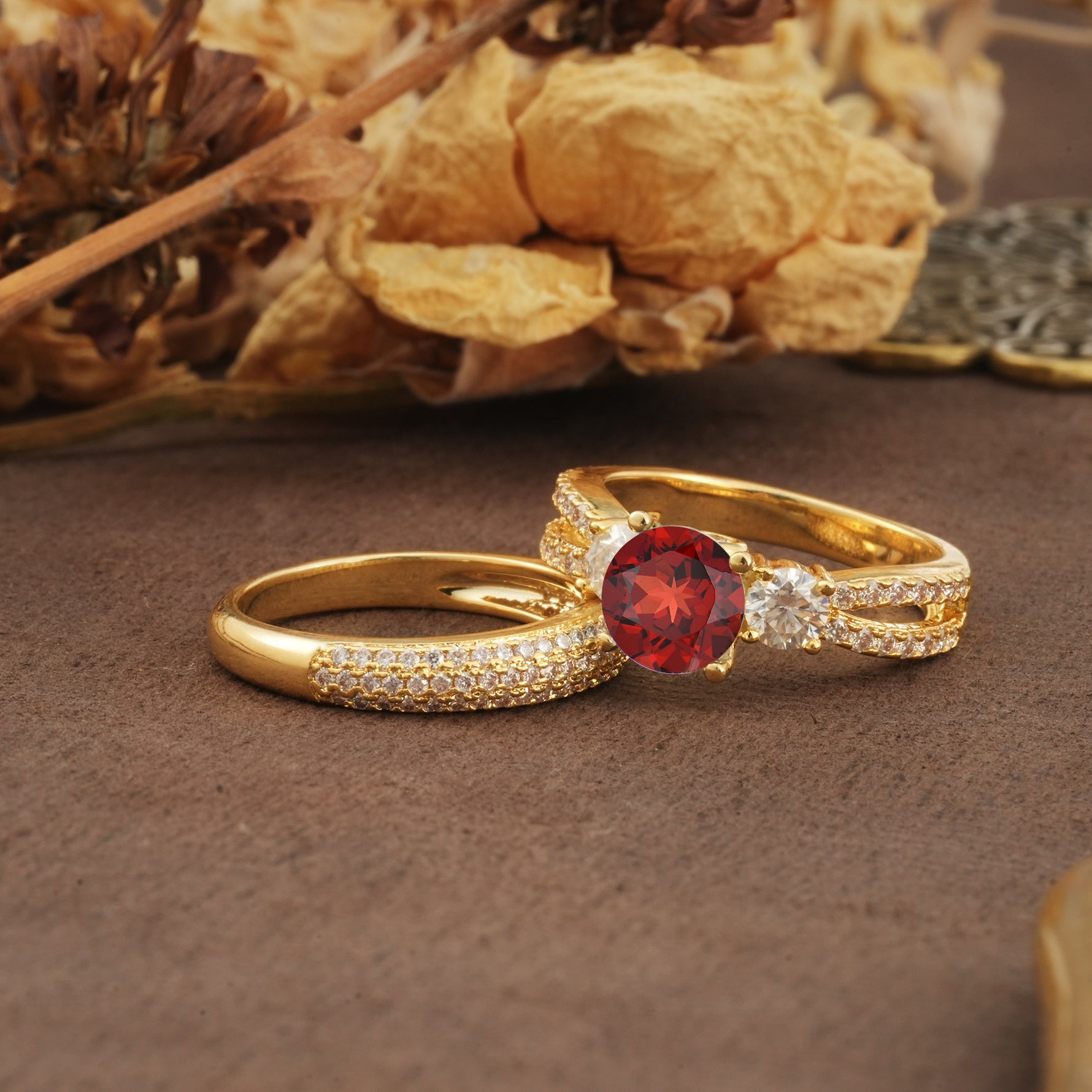 Luxurious and Unique 4-Prong Round Cut Garnet Bridal Ring Set - Rose-Gold