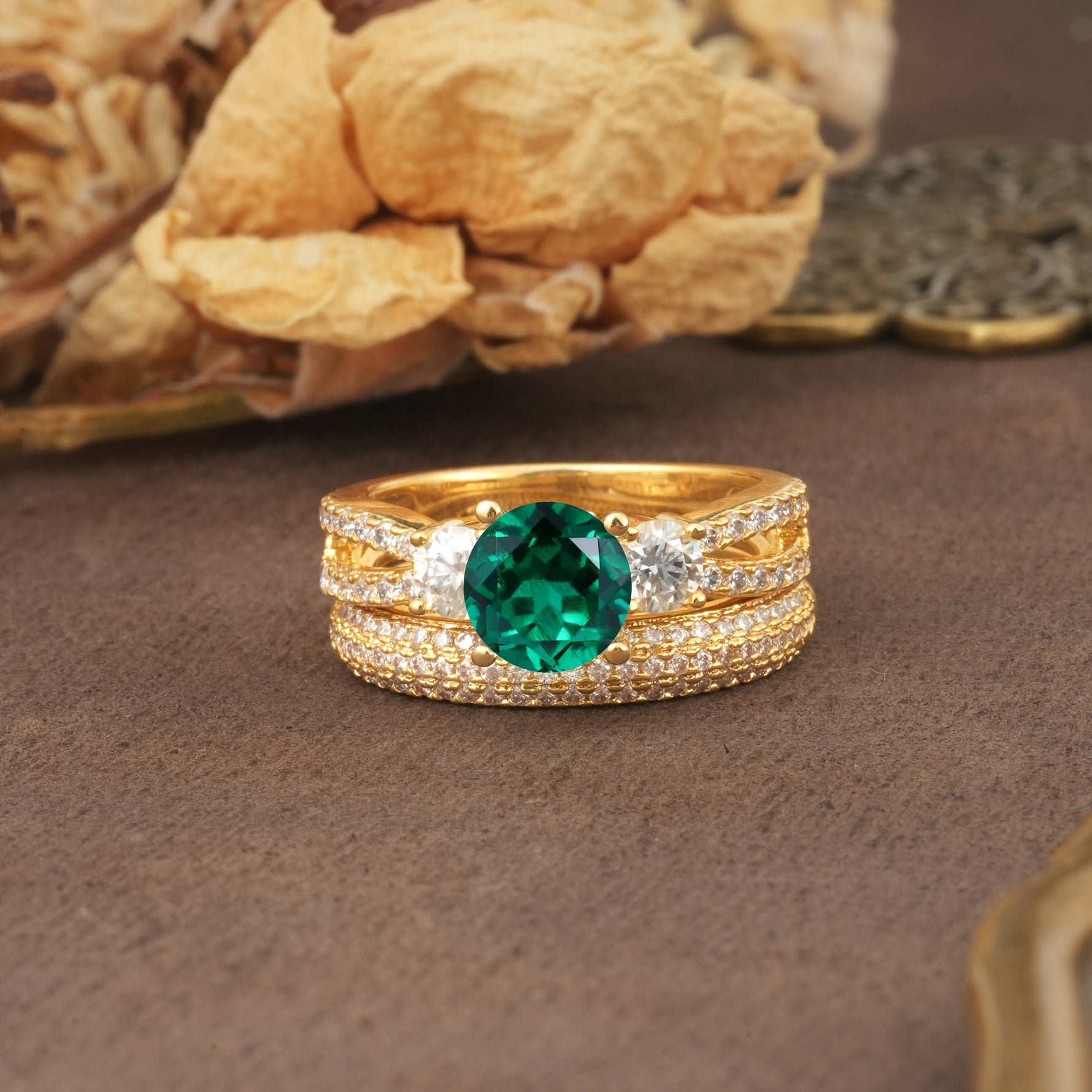 Luxurious and Unique 4-Prong Round Cut Emerald Bridal Ring Set - Yellow-Gold