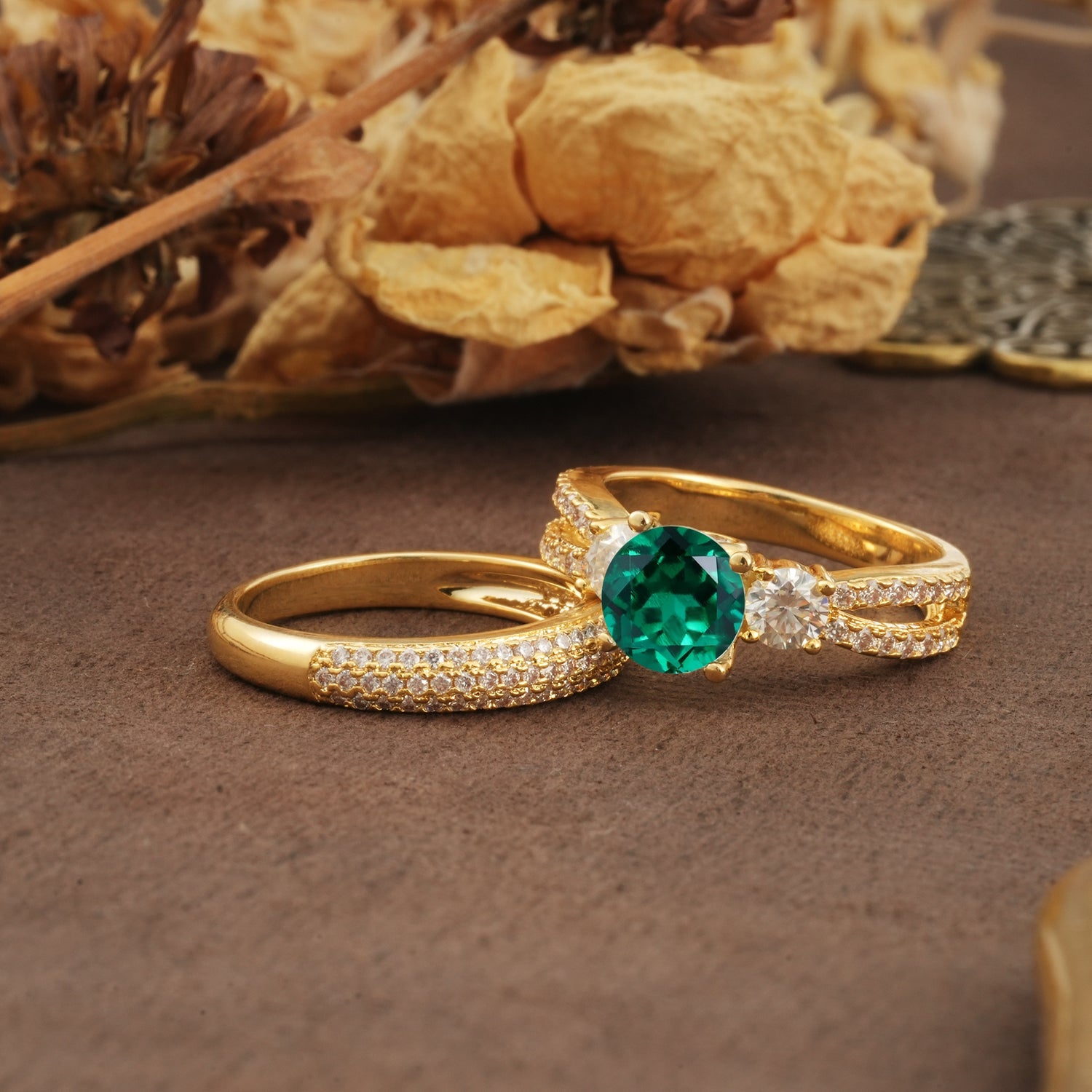 Luxurious and Unique 4-Prong Round Cut Emerald Bridal Ring Set - Rose-Gold