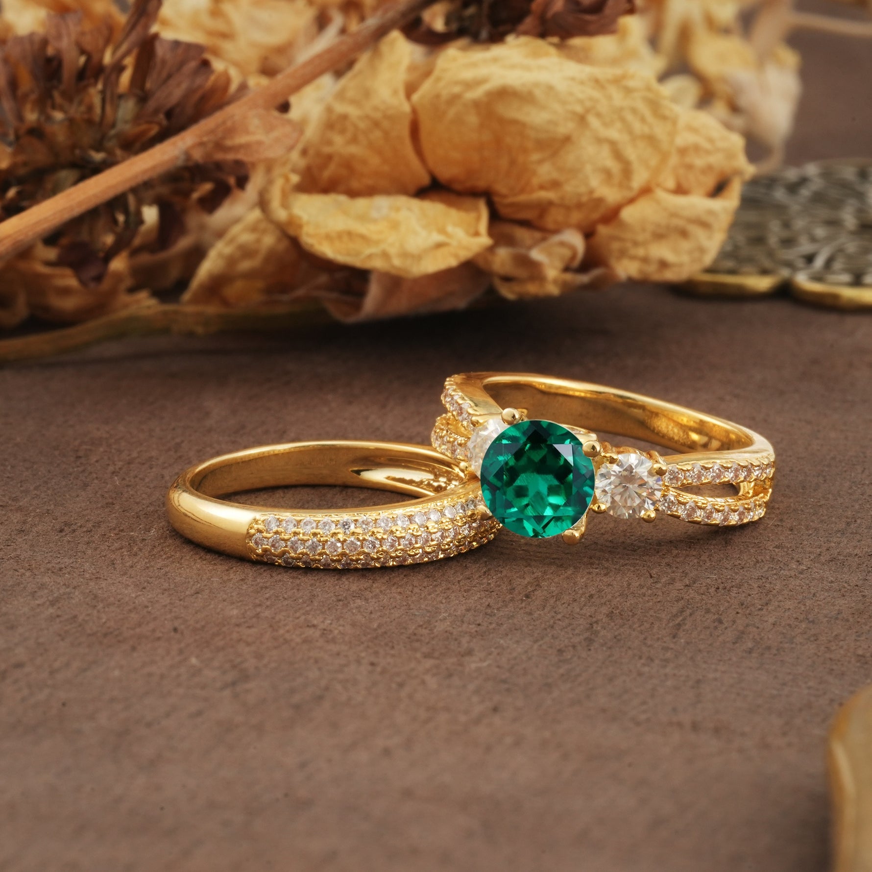 Luxurious and Unique 4-Prong Round Cut Emerald Bridal Ring Set - Rose-Gold