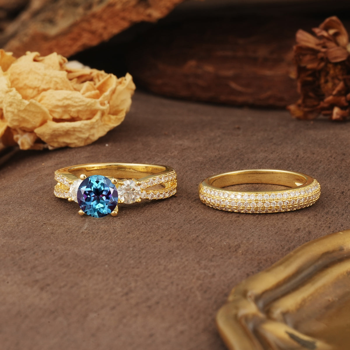 Luxurious and Unique 4-Prong Round Cut Alexandrite Bridal Ring Set - White-Gold