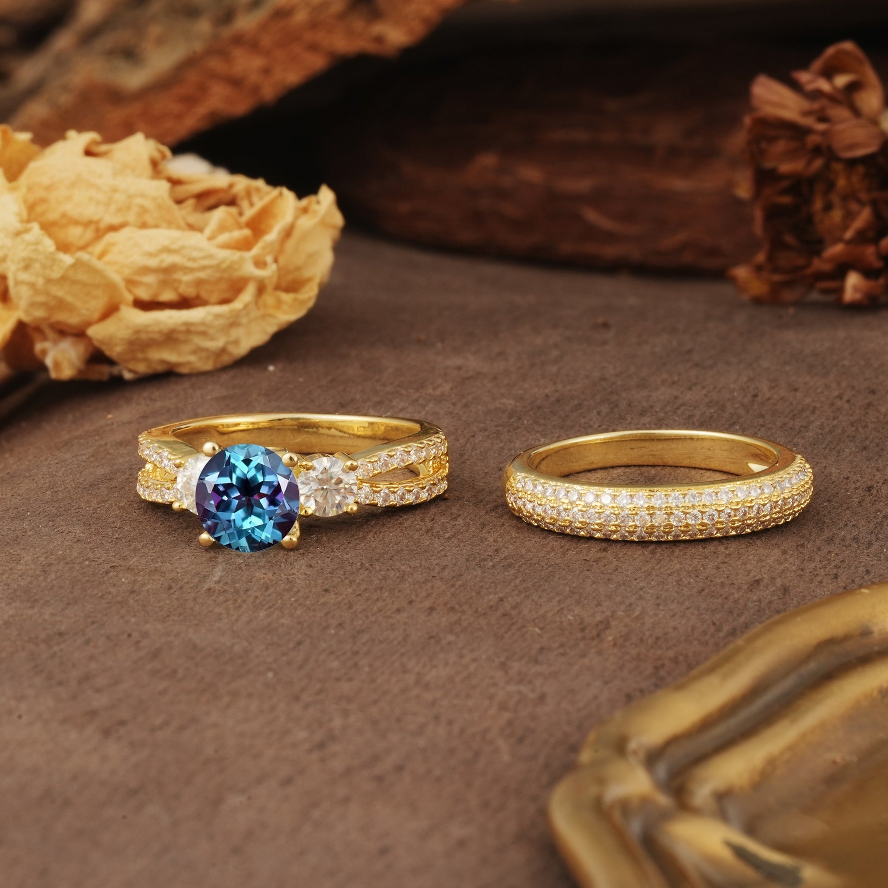 Luxurious and Unique 4-Prong Round Cut Alexandrite Bridal Ring Set - White-Gold